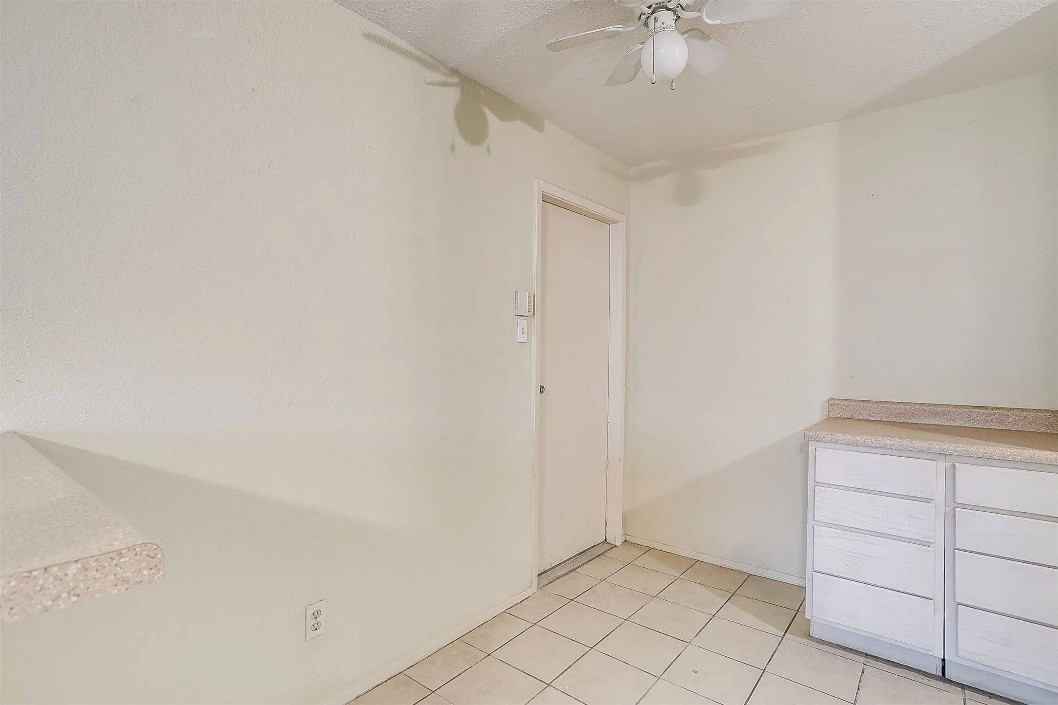 Duplex For Rent in Tarrant County , 127 Allencrest Drive, White Settlement, Texas 76108, 3 Bedroom, 2 Bathroom, 2 Garage spaces, 1,424 Sqft, built in 1984, mls#21356947, Real Estate Agent in White Settlement, Homes For Rent in Tarrant county, Homes For Rent in White Settlement, Realtor in White Settlement Texas, Real Estate Brokerage Independent Realty Texas, Luminita Cordes Realtor