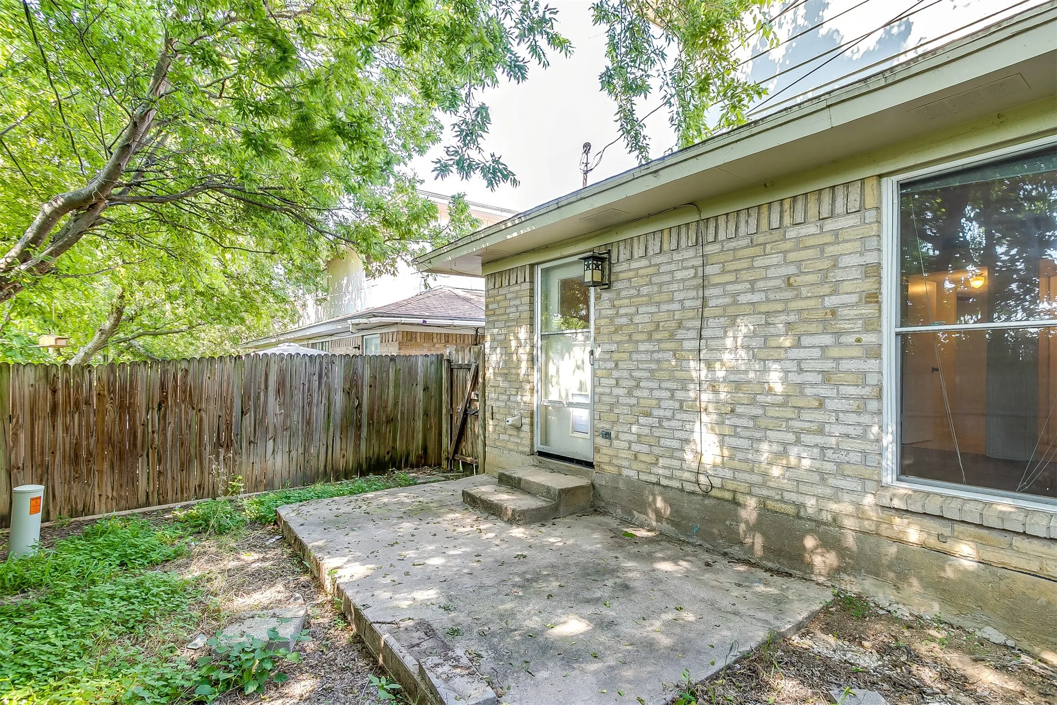 Duplex For Rent in Tarrant County , 127 Allencrest Drive, White Settlement, Texas 76108, 3 Bedroom, 2 Bathroom, 2 Garage spaces, 1,424 Sqft, built in 1984, mls#21356947, Real Estate Agent in White Settlement, Homes For Rent in Tarrant county, Homes For Rent in White Settlement, Realtor in White Settlement Texas, Real Estate Brokerage Independent Realty Texas, Luminita Cordes Realtor