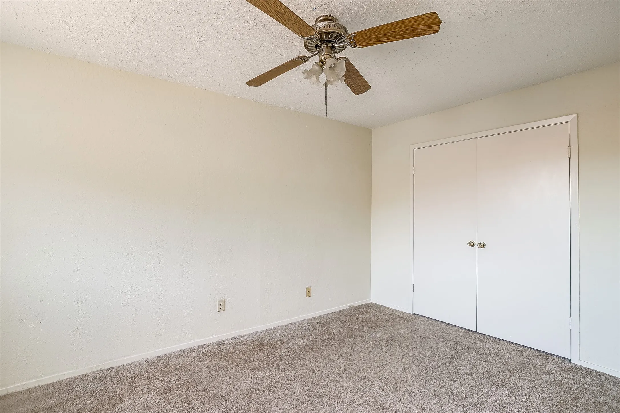 Duplex For Rent in Tarrant County , 127 Allencrest Drive, White Settlement, Texas 76108, 3 Bedroom, 2 Bathroom, 2 Garage spaces, 1,424 Sqft, built in 1984, mls#21356947, Real Estate Agent in White Settlement, Homes For Rent in Tarrant county, Homes For Rent in White Settlement, Realtor in White Settlement Texas, Real Estate Brokerage Independent Realty Texas, Luminita Cordes Realtor