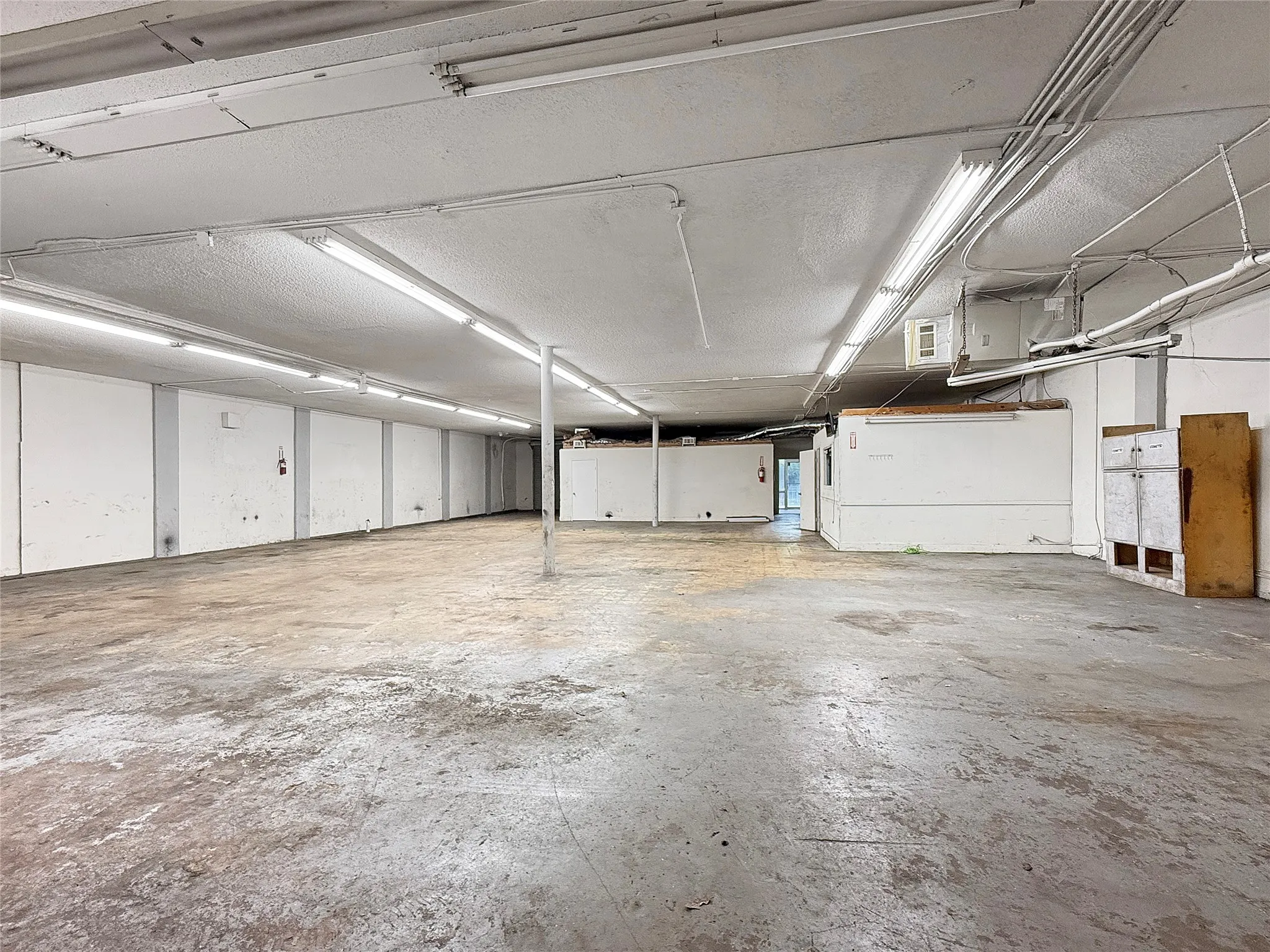 Warehouse For Sale in Tarrant County , 1403 Oak Knoll Drive, Haltom City, Texas 76117, 0, 0, Garage spaces, 0 Sqft, built in 1965, mls#21360507, Real Estate Agent in Haltom City, Homes For Sale in Tarrant county, Homes For Sale in Haltom City, Realtor in Haltom City Texas, Real Estate Brokerage Independent Realty Texas, Luminita Cordes Realtor