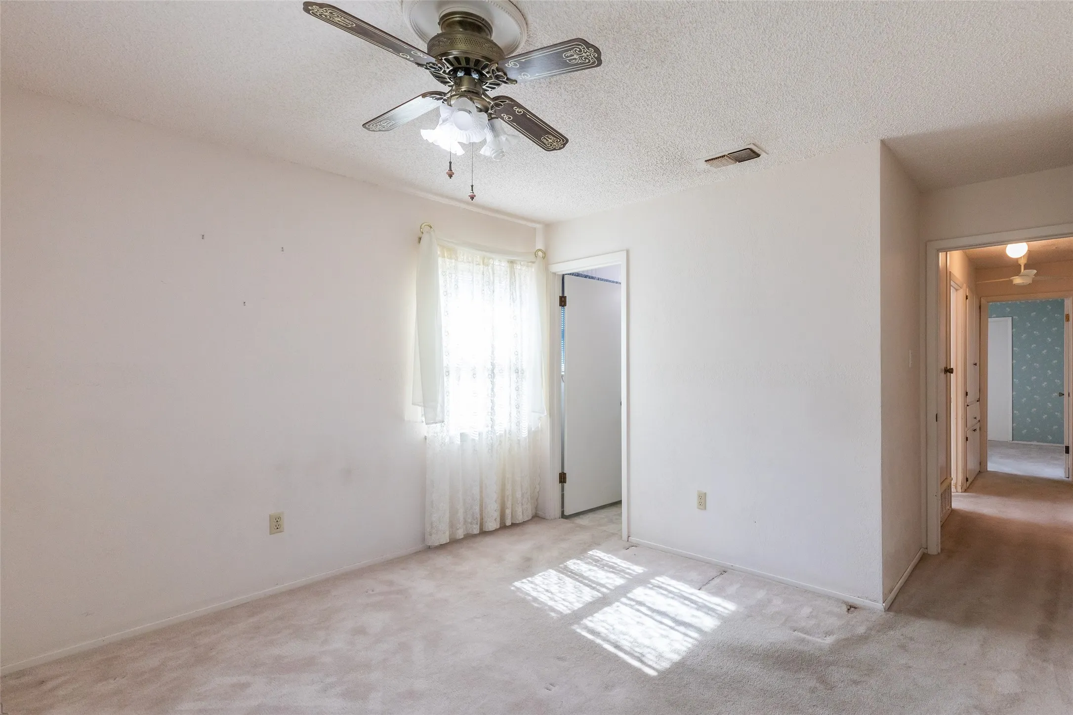 Single Family Residence For Sale in Taylor County , 5309 Llano Street, Abilene, Texas 79605, 3 Bedroom, 2 Bathroom, 2 Garage spaces, 1,754 Sqft, built in 1972, mls#21357205, Real Estate Agent in Abilene, Homes For Sale in Taylor county, Homes For Sale in Abilene, Realtor in Abilene Texas, Real Estate Brokerage Independent Realty Texas, Luminita Cordes Realtor