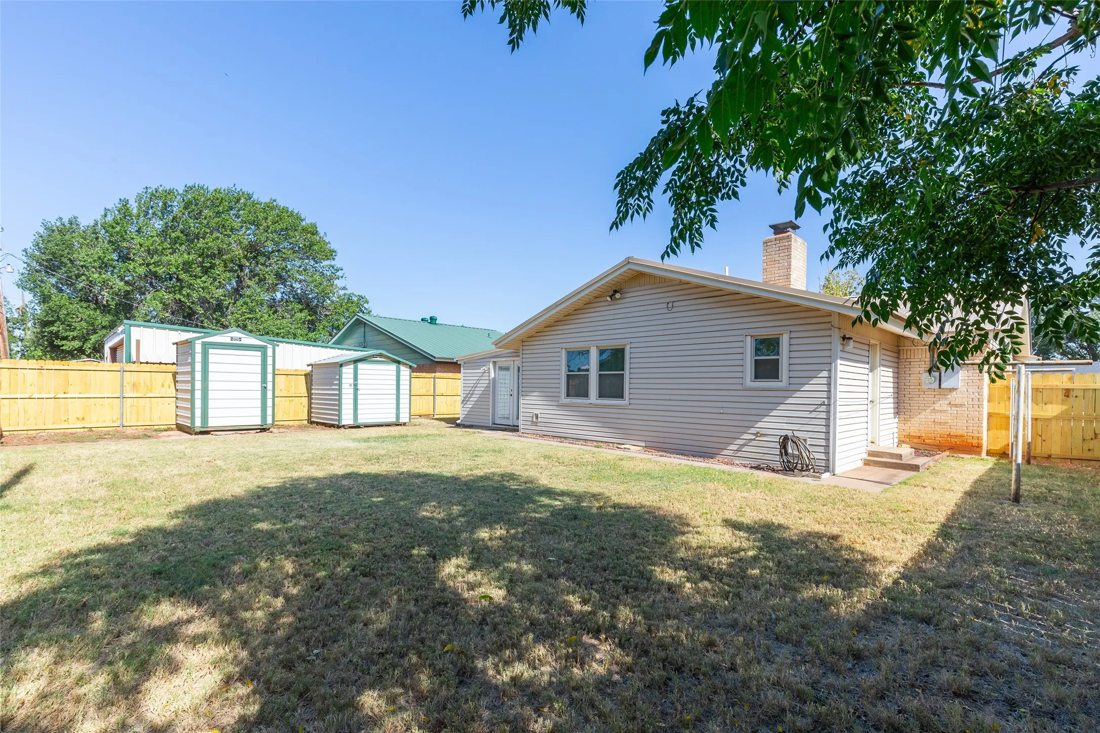 Single Family Residence For Sale in Taylor County , 5309 Llano Street, Abilene, Texas 79605, 3 Bedroom, 2 Bathroom, 2 Garage spaces, 1,754 Sqft, built in 1972, mls#21357205, Real Estate Agent in Abilene, Homes For Sale in Taylor county, Homes For Sale in Abilene, Realtor in Abilene Texas, Real Estate Brokerage Independent Realty Texas, Luminita Cordes Realtor