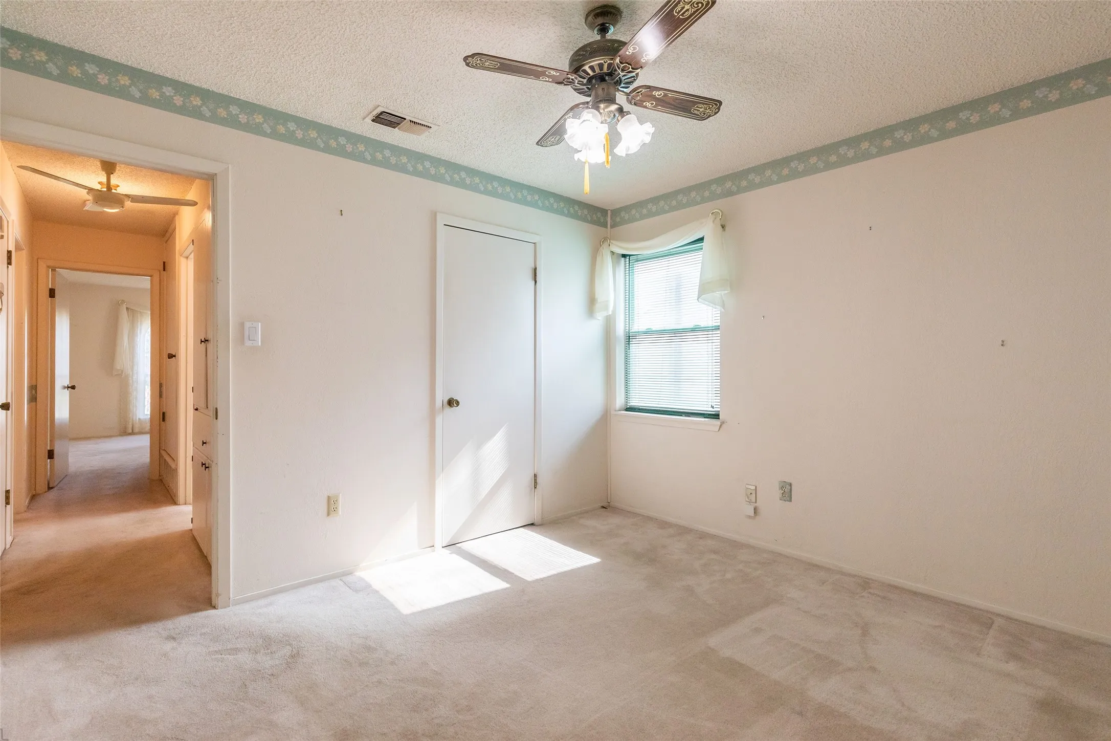 Single Family Residence For Sale in Taylor County , 5309 Llano Street, Abilene, Texas 79605, 3 Bedroom, 2 Bathroom, 2 Garage spaces, 1,754 Sqft, built in 1972, mls#21357205, Real Estate Agent in Abilene, Homes For Sale in Taylor county, Homes For Sale in Abilene, Realtor in Abilene Texas, Real Estate Brokerage Independent Realty Texas, Luminita Cordes Realtor