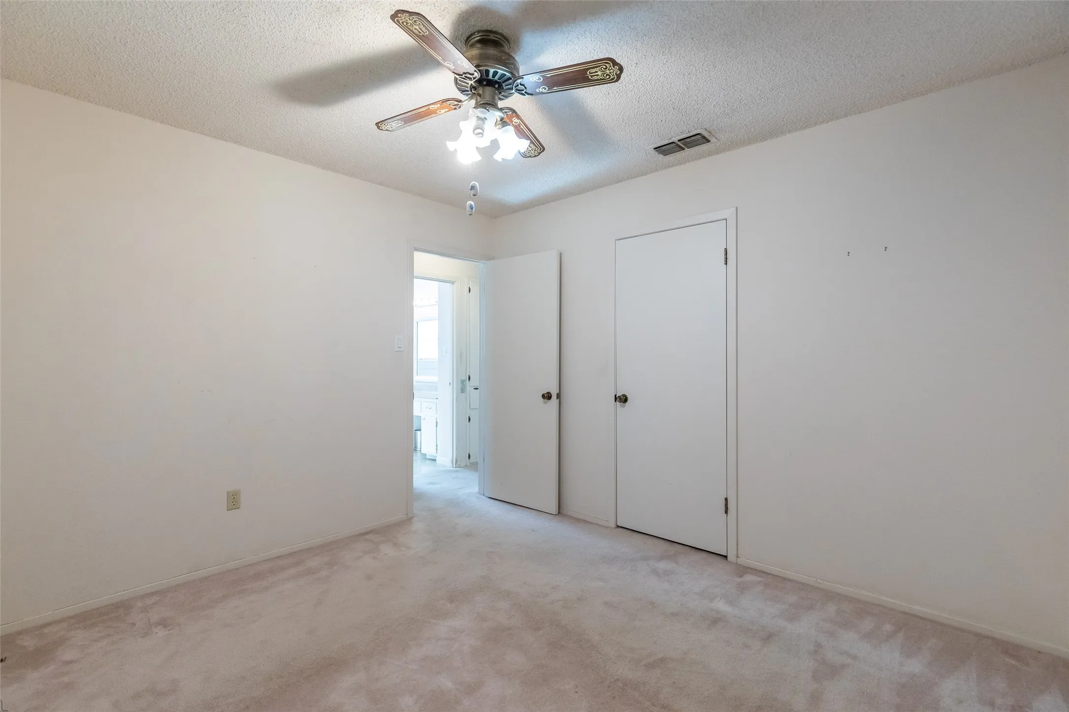 Single Family Residence For Sale in Taylor County , 5309 Llano Street, Abilene, Texas 79605, 3 Bedroom, 2 Bathroom, 2 Garage spaces, 1,754 Sqft, built in 1972, mls#21357205, Real Estate Agent in Abilene, Homes For Sale in Taylor county, Homes For Sale in Abilene, Realtor in Abilene Texas, Real Estate Brokerage Independent Realty Texas, Luminita Cordes Realtor
