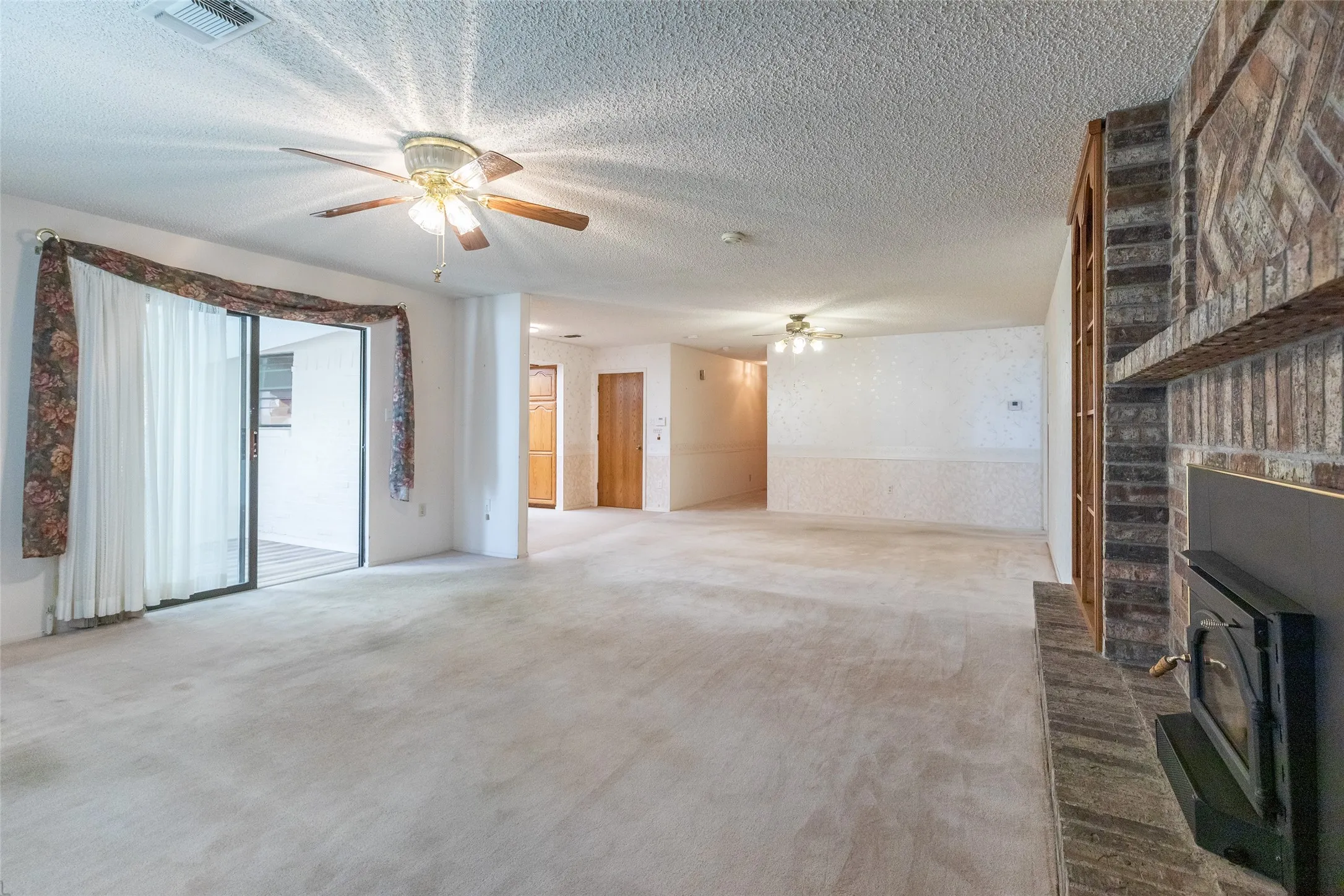 Single Family Residence For Sale in Taylor County , 5309 Llano Street, Abilene, Texas 79605, 3 Bedroom, 2 Bathroom, 2 Garage spaces, 1,754 Sqft, built in 1972, mls#21357205, Real Estate Agent in Abilene, Homes For Sale in Taylor county, Homes For Sale in Abilene, Realtor in Abilene Texas, Real Estate Brokerage Independent Realty Texas, Luminita Cordes Realtor