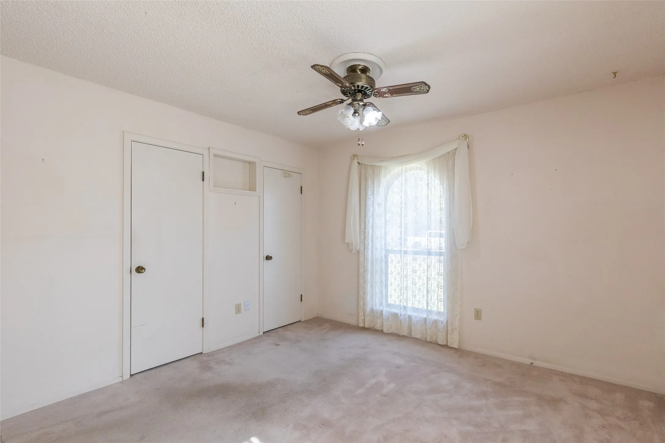 Single Family Residence For Sale in Taylor County , 5309 Llano Street, Abilene, Texas 79605, 3 Bedroom, 2 Bathroom, 2 Garage spaces, 1,754 Sqft, built in 1972, mls#21357205, Real Estate Agent in Abilene, Homes For Sale in Taylor county, Homes For Sale in Abilene, Realtor in Abilene Texas, Real Estate Brokerage Independent Realty Texas, Luminita Cordes Realtor