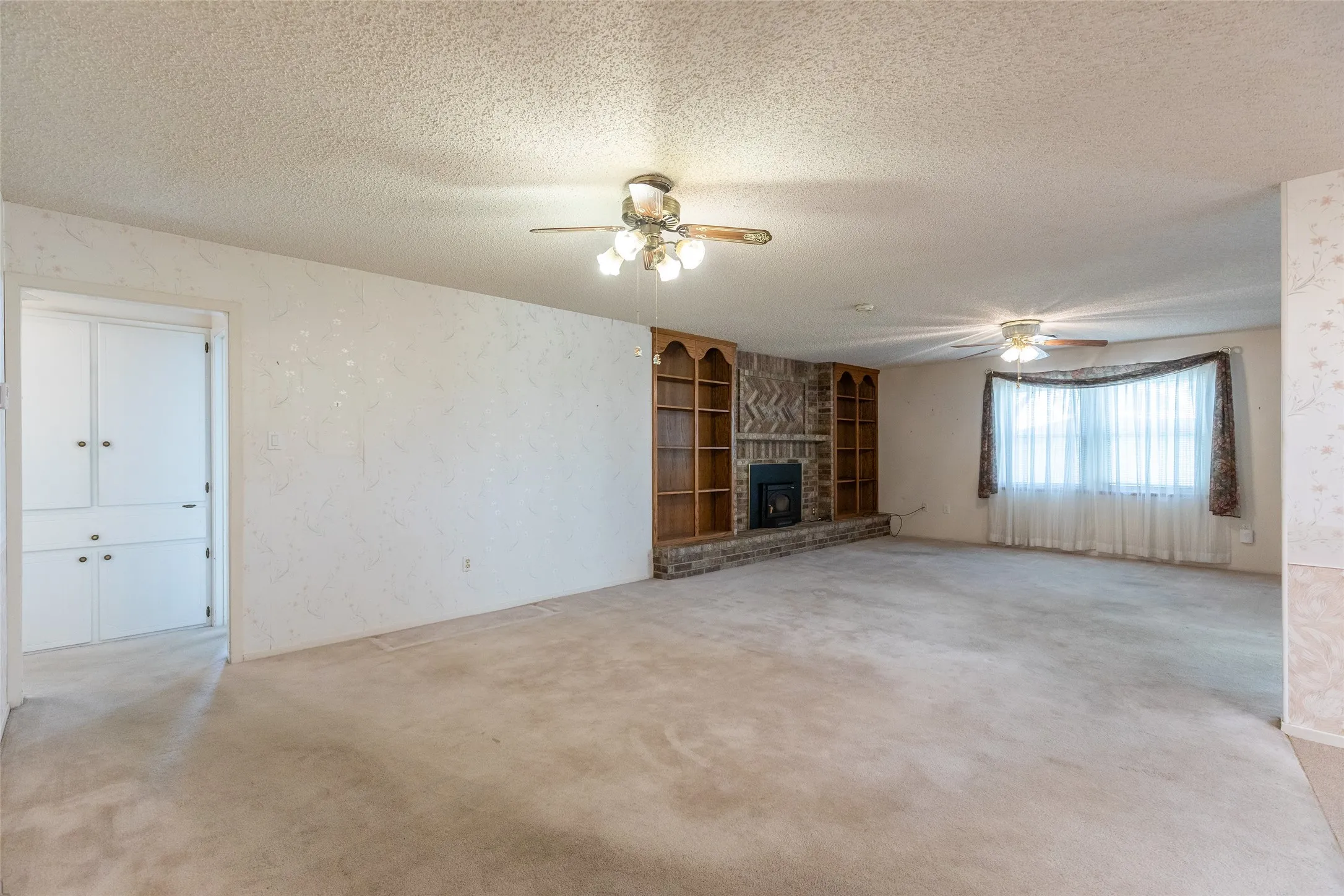 Single Family Residence For Sale in Taylor County , 5309 Llano Street, Abilene, Texas 79605, 3 Bedroom, 2 Bathroom, 2 Garage spaces, 1,754 Sqft, built in 1972, mls#21357205, Real Estate Agent in Abilene, Homes For Sale in Taylor county, Homes For Sale in Abilene, Realtor in Abilene Texas, Real Estate Brokerage Independent Realty Texas, Luminita Cordes Realtor