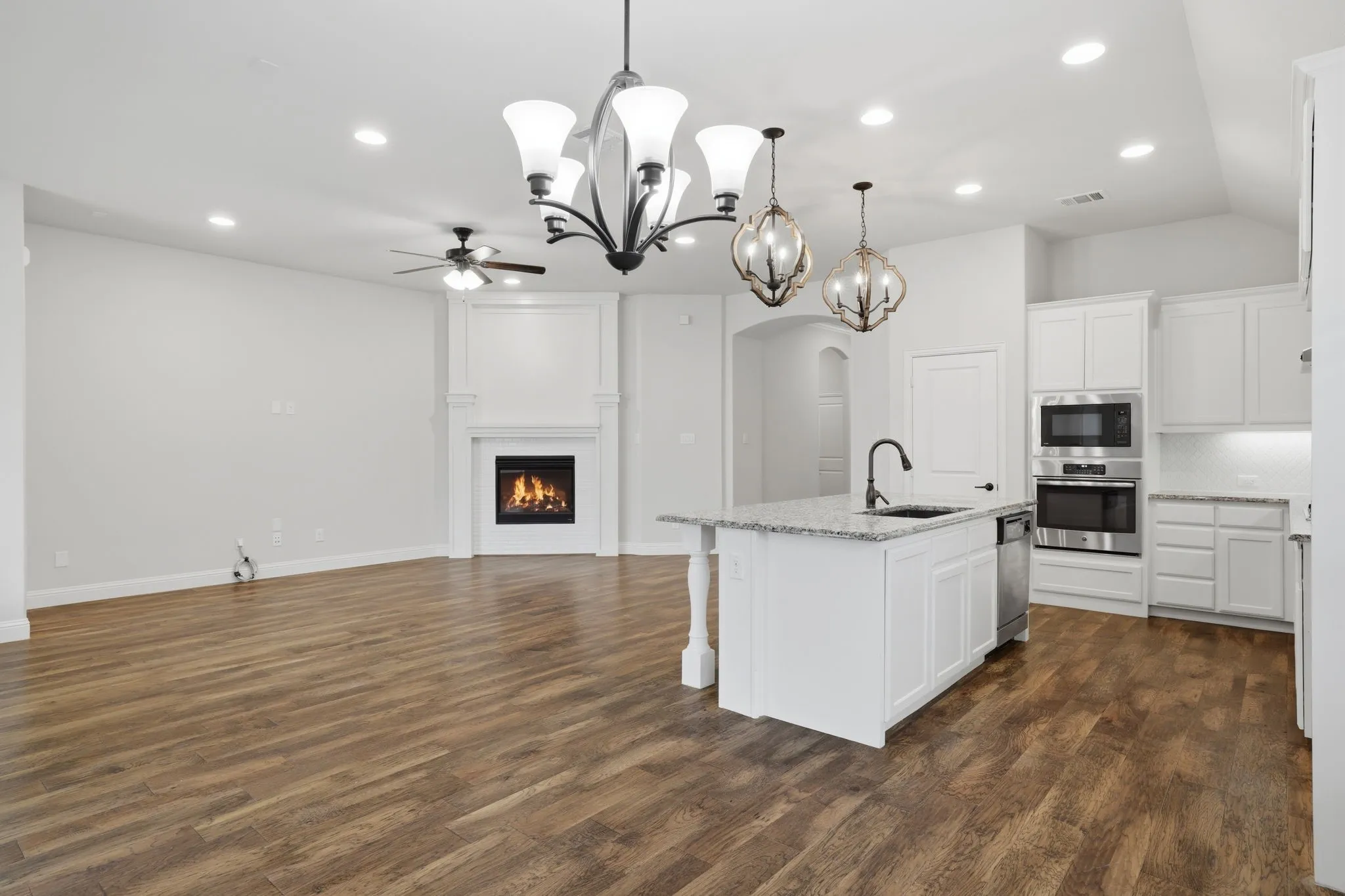 Single Family Residence For Rent in Collin County , 3523 Charleston Drive, Melissa, Texas 75454, 4 Bedroom, 3 Bathroom, 2 Garage spaces, 2,310 Sqft, built in 2017, mls#21360487, Real Estate Agent in Melissa, Homes For Rent in Collin county, Homes For Rent in Melissa, Realtor in Melissa Texas, Real Estate Brokerage Independent Realty Texas, Luminita Cordes Realtor