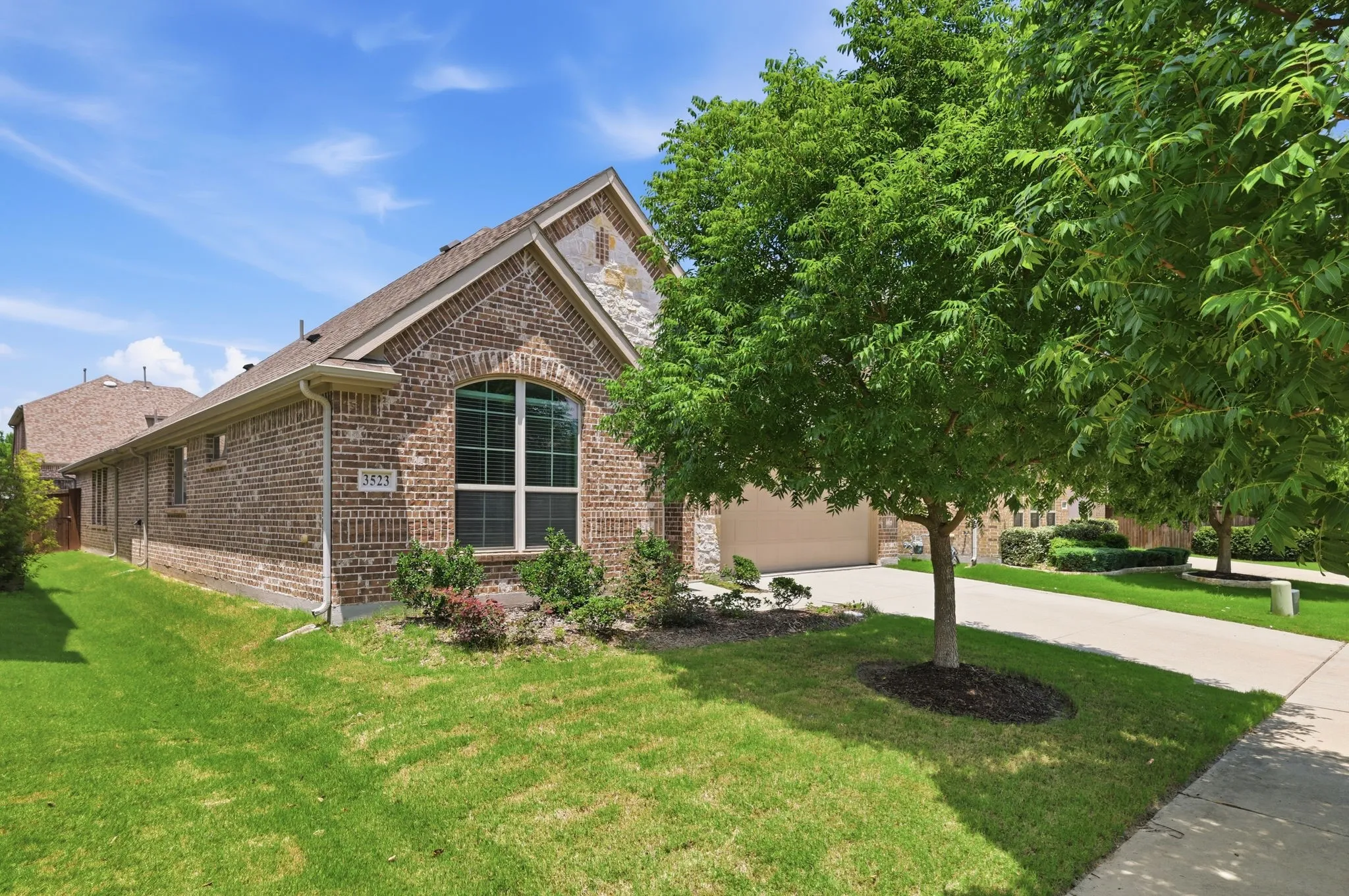 Single Family Residence For Rent in Collin County , 3523 Charleston Drive, Melissa, Texas 75454, 4 Bedroom, 3 Bathroom, 2 Garage spaces, 2,310 Sqft, built in 2017, mls#21360487, Real Estate Agent in Melissa, Homes For Rent in Collin county, Homes For Rent in Melissa, Realtor in Melissa Texas, Real Estate Brokerage Independent Realty Texas, Luminita Cordes Realtor