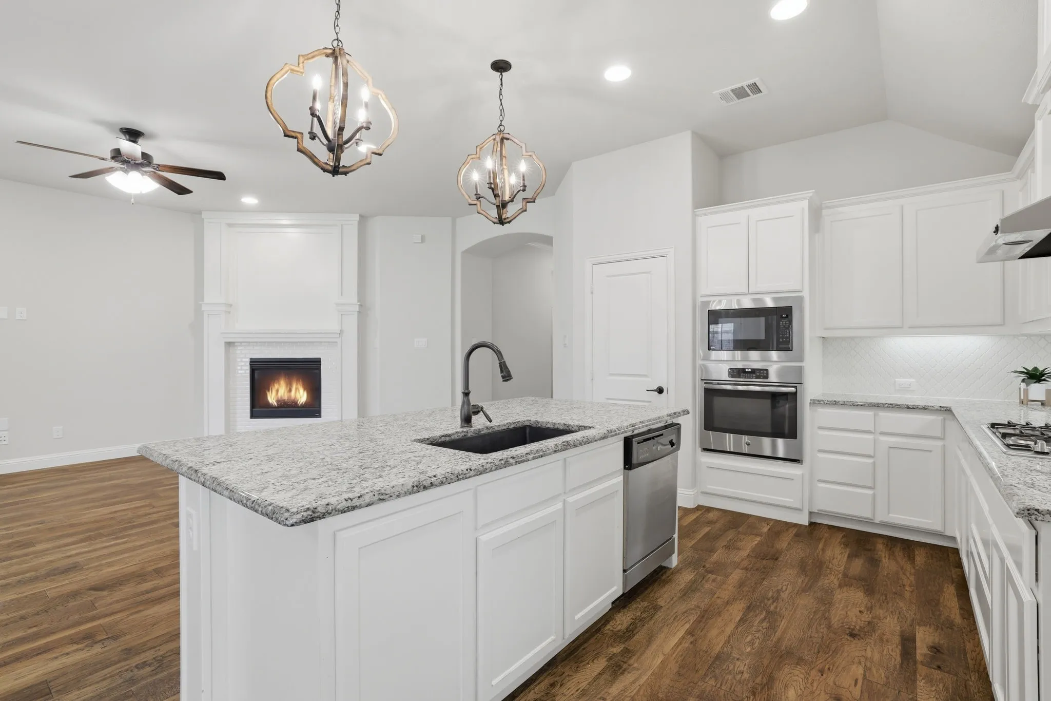 Single Family Residence For Rent in Collin County , 3523 Charleston Drive, Melissa, Texas 75454, 4 Bedroom, 3 Bathroom, 2 Garage spaces, 2,310 Sqft, built in 2017, mls#21360487, Real Estate Agent in Melissa, Homes For Rent in Collin county, Homes For Rent in Melissa, Realtor in Melissa Texas, Real Estate Brokerage Independent Realty Texas, Luminita Cordes Realtor