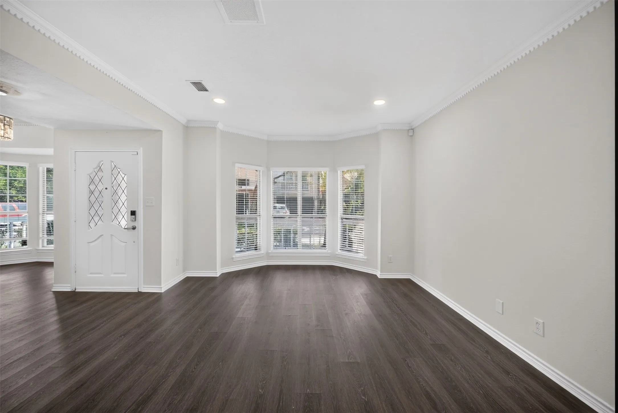 Single Family Residence For Sale in Dallas County , 1319 Birkenhead Court, Dallas, Texas 75204, 3 Bedroom, 3 Bathroom, 2 Garage spaces, 2,421 Sqft, built in 1979, mls#21360516, Real Estate Agent in Dallas, Homes For Sale in Dallas county, Homes For Sale in Dallas, Realtor in Dallas Texas, Real Estate Brokerage Independent Realty Texas, Luminita Cordes Realtor
