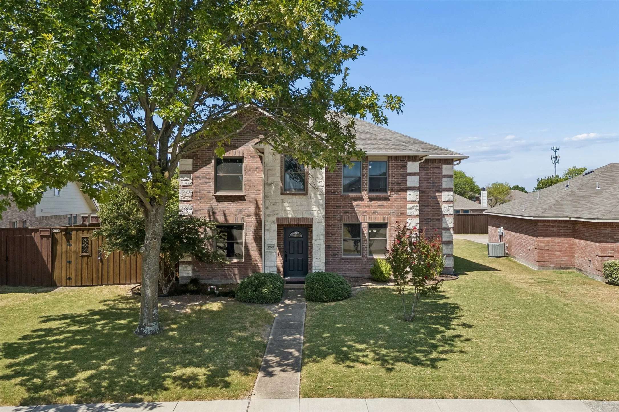 Single Family Residence For Sale in Rockwall County , 2903 Meadow Bluff Drive, Wylie, Texas 75098, 4 Bedroom, 3 Bathroom, 2 Garage spaces, 3,222 Sqft, built in 2006, mls#21359310, Real Estate Agent in Wylie, Homes For Sale in Rockwall county, Homes For Sale in Wylie, Realtor in Wylie Texas, Real Estate Brokerage Independent Realty Texas, Luminita Cordes Realtor
