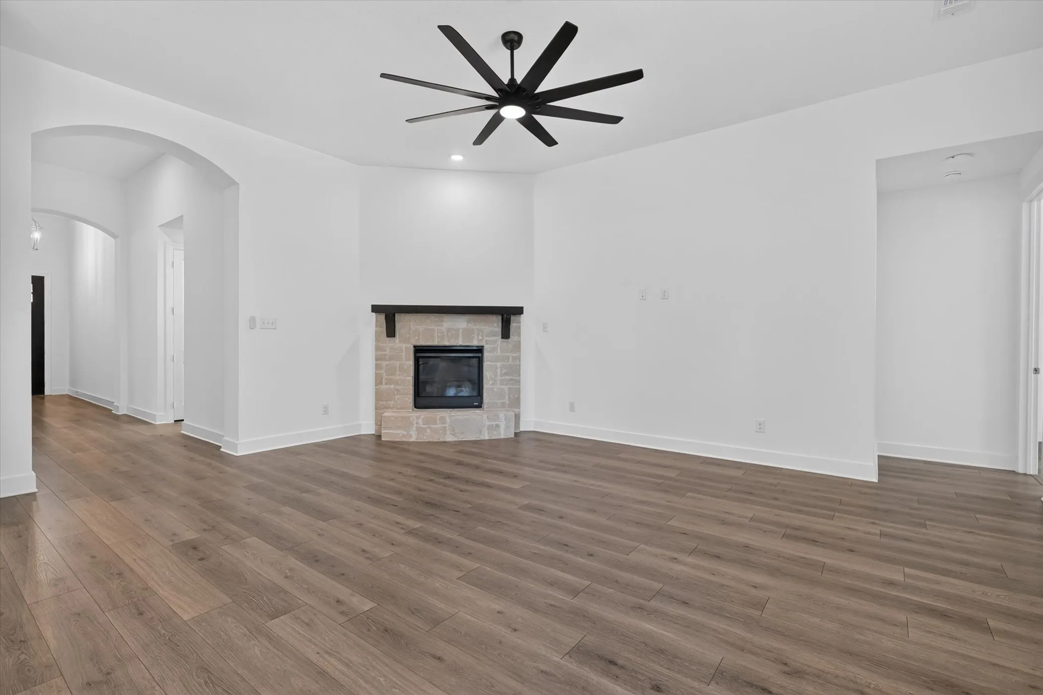 Single Family Residence For Rent in Grayson County , 4317 Sanctuary Drive, Denison, Texas 75020, 3 Bedroom, 3 Bathroom, 2 Garage spaces, 2,146 Sqft, built in 2023, mls#21360521, Real Estate Agent in Denison, Homes For Rent in Grayson county, Homes For Rent in Denison, Realtor in Denison Texas, Real Estate Brokerage Independent Realty Texas, Luminita Cordes Realtor