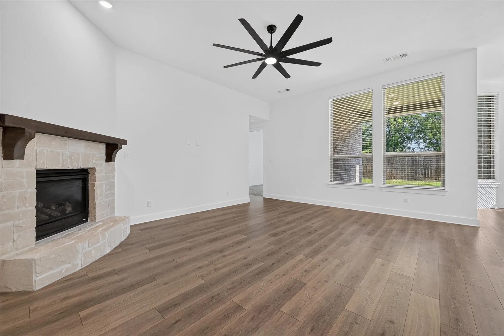 Single Family Residence For Rent in Grayson County , 4317 Sanctuary Drive, Denison, Texas 75020, 3 Bedroom, 3 Bathroom, 2 Garage spaces, 2,146 Sqft, built in 2023, mls#21360521, Real Estate Agent in Denison, Homes For Rent in Grayson county, Homes For Rent in Denison, Realtor in Denison Texas, Real Estate Brokerage Independent Realty Texas, Luminita Cordes Realtor