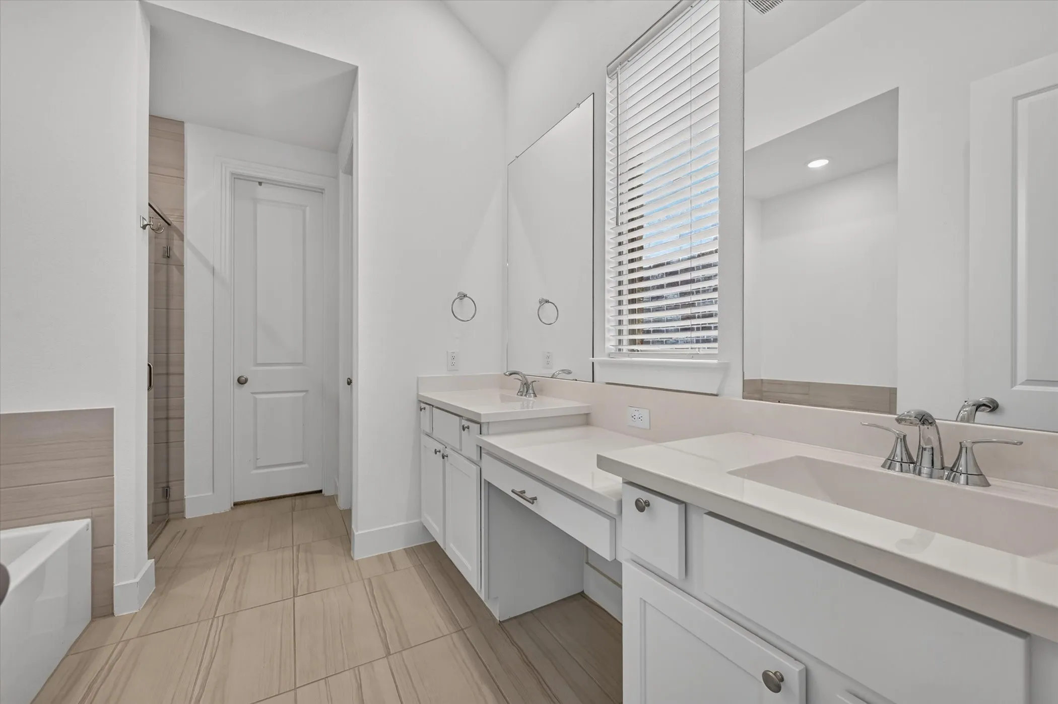 Single Family Residence For Rent in Grayson County , 4317 Sanctuary Drive, Denison, Texas 75020, 3 Bedroom, 3 Bathroom, 2 Garage spaces, 2,146 Sqft, built in 2023, mls#21360521, Real Estate Agent in Denison, Homes For Rent in Grayson county, Homes For Rent in Denison, Realtor in Denison Texas, Real Estate Brokerage Independent Realty Texas, Luminita Cordes Realtor