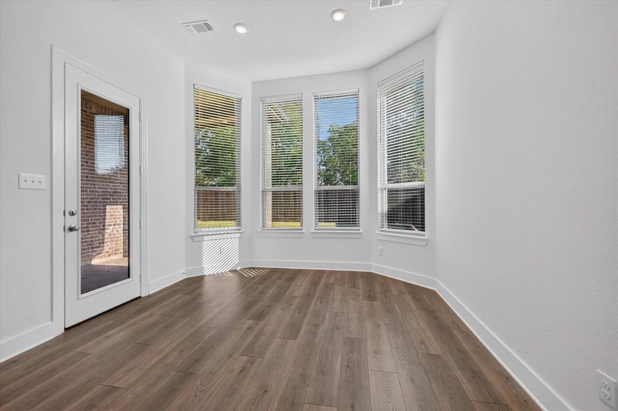 Single Family Residence For Rent in Grayson County , 4317 Sanctuary Drive, Denison, Texas 75020, 3 Bedroom, 3 Bathroom, 2 Garage spaces, 2,146 Sqft, built in 2023, mls#21360521, Real Estate Agent in Denison, Homes For Rent in Grayson county, Homes For Rent in Denison, Realtor in Denison Texas, Real Estate Brokerage Independent Realty Texas, Luminita Cordes Realtor