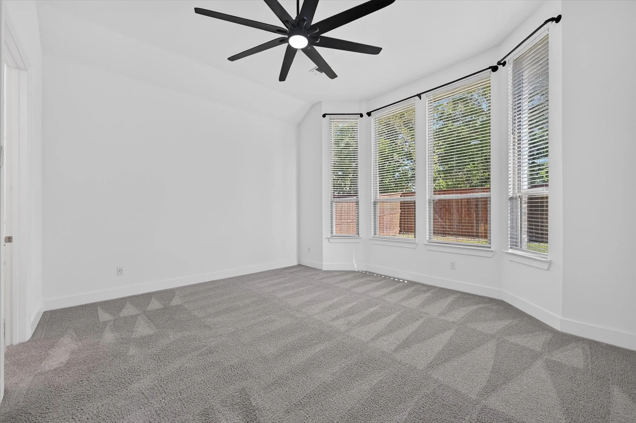 Single Family Residence For Rent in Grayson County , 4317 Sanctuary Drive, Denison, Texas 75020, 3 Bedroom, 3 Bathroom, 2 Garage spaces, 2,146 Sqft, built in 2023, mls#21360521, Real Estate Agent in Denison, Homes For Rent in Grayson county, Homes For Rent in Denison, Realtor in Denison Texas, Real Estate Brokerage Independent Realty Texas, Luminita Cordes Realtor