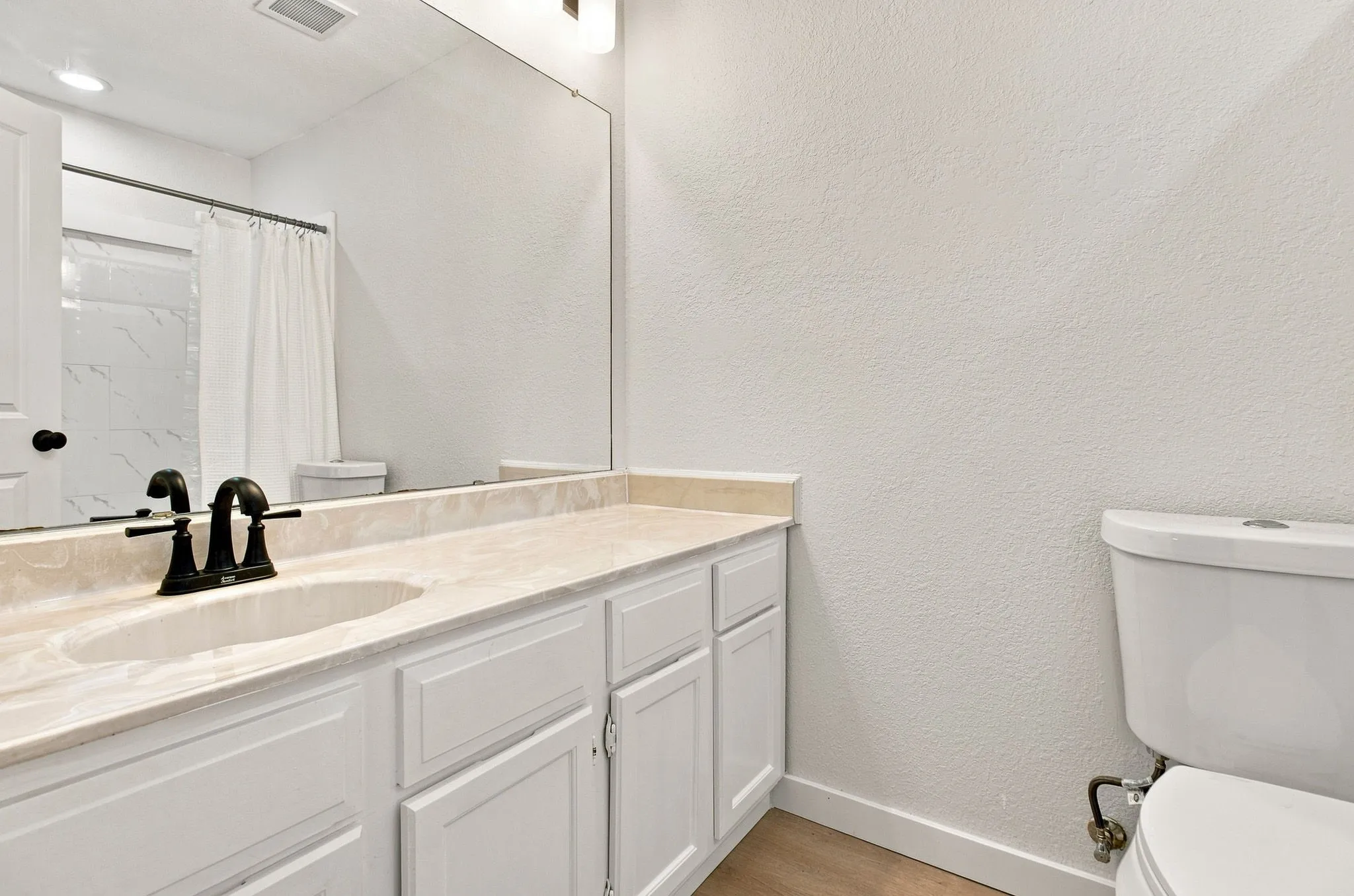 Single Family Residence For Sale in Denton County , 1308 Golden Gate Drive, Carrollton, Texas 75007, 3 Bedroom, 3 Bathroom, 2 Garage spaces, 1,653 Sqft, built in 1986, mls#21352595, Real Estate Agent in Carrollton, Homes For Sale in Denton county, Homes For Sale in Carrollton, Realtor in Carrollton Texas, Real Estate Brokerage Independent Realty Texas, Luminita Cordes Realtor