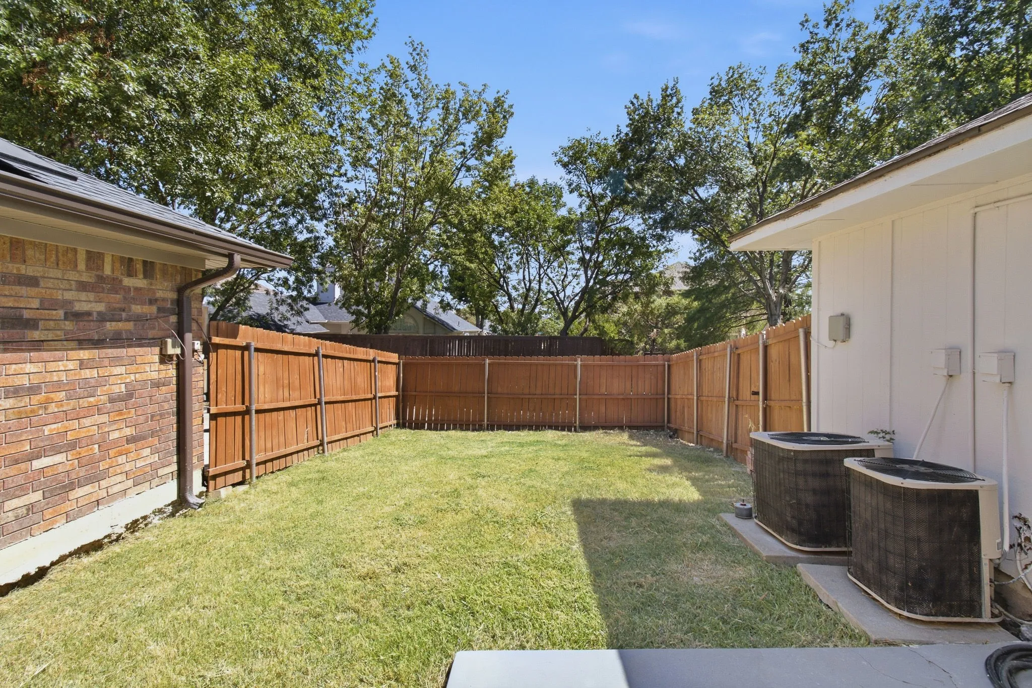 Single Family Residence For Sale in Denton County , 1308 Golden Gate Drive, Carrollton, Texas 75007, 3 Bedroom, 3 Bathroom, 2 Garage spaces, 1,653 Sqft, built in 1986, mls#21352595, Real Estate Agent in Carrollton, Homes For Sale in Denton county, Homes For Sale in Carrollton, Realtor in Carrollton Texas, Real Estate Brokerage Independent Realty Texas, Luminita Cordes Realtor