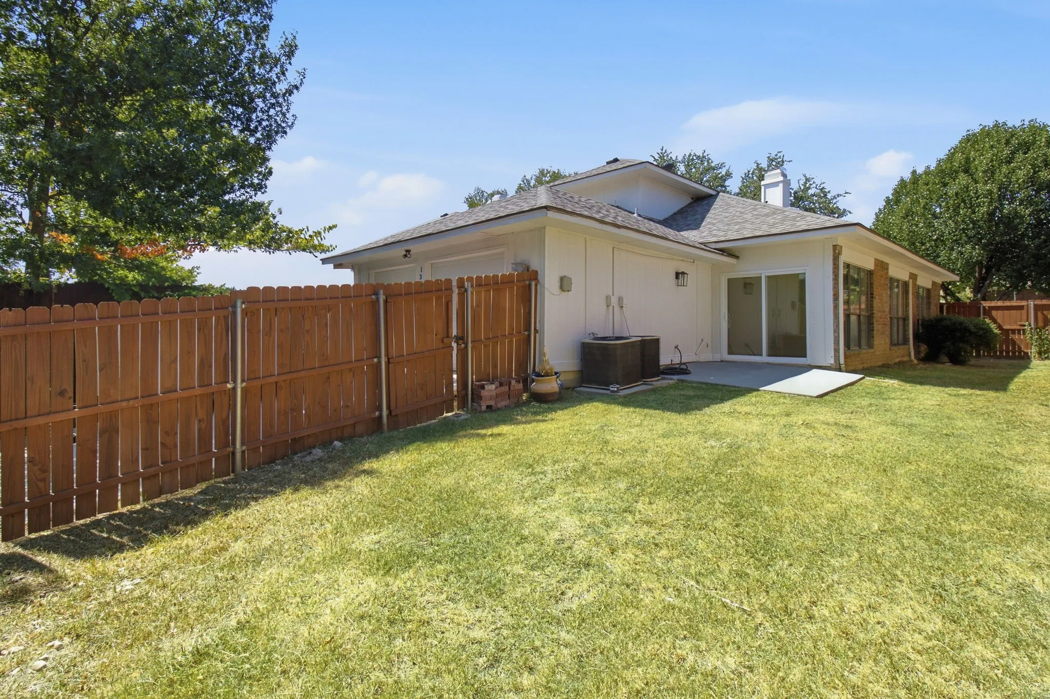 Single Family Residence For Sale in Denton County , 1308 Golden Gate Drive, Carrollton, Texas 75007, 3 Bedroom, 3 Bathroom, 2 Garage spaces, 1,653 Sqft, built in 1986, mls#21352595, Real Estate Agent in Carrollton, Homes For Sale in Denton county, Homes For Sale in Carrollton, Realtor in Carrollton Texas, Real Estate Brokerage Independent Realty Texas, Luminita Cordes Realtor