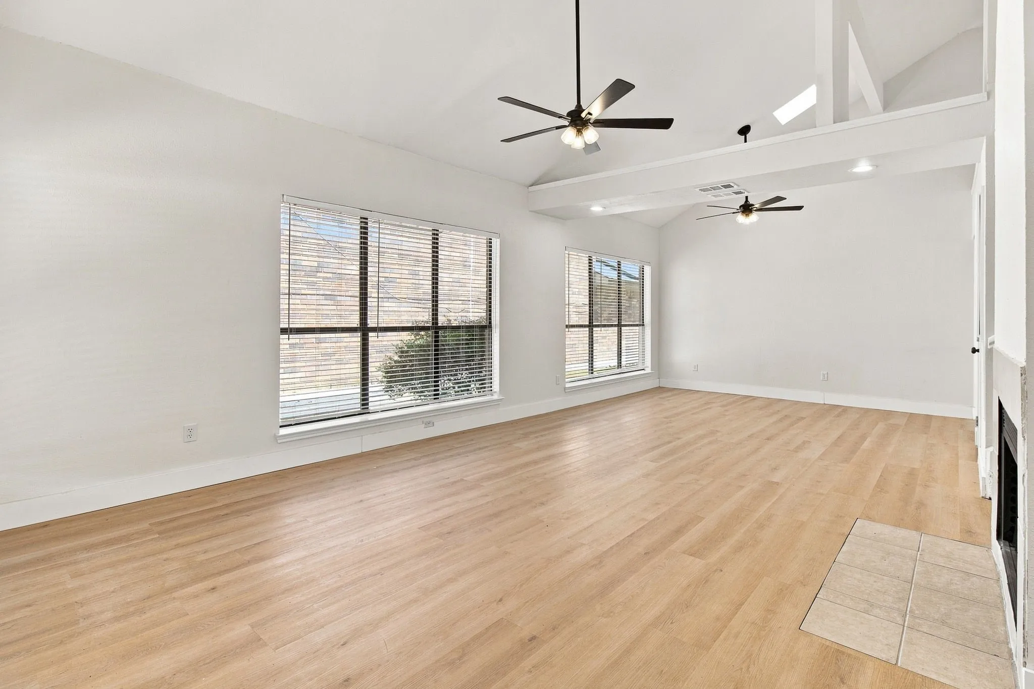 Single Family Residence For Sale in Denton County , 1308 Golden Gate Drive, Carrollton, Texas 75007, 3 Bedroom, 3 Bathroom, 2 Garage spaces, 1,653 Sqft, built in 1986, mls#21352595, Real Estate Agent in Carrollton, Homes For Sale in Denton county, Homes For Sale in Carrollton, Realtor in Carrollton Texas, Real Estate Brokerage Independent Realty Texas, Luminita Cordes Realtor