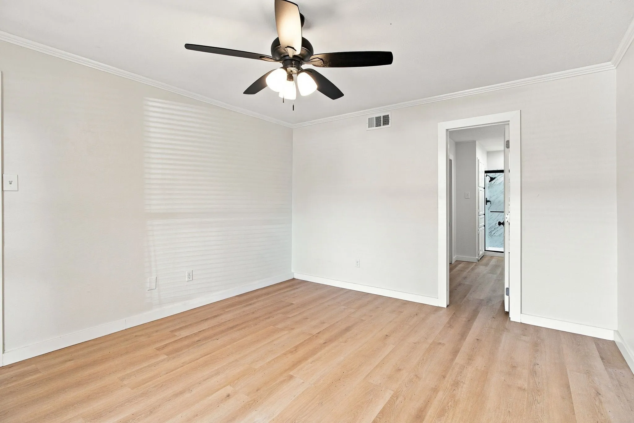 Single Family Residence For Sale in Denton County , 1308 Golden Gate Drive, Carrollton, Texas 75007, 3 Bedroom, 3 Bathroom, 2 Garage spaces, 1,653 Sqft, built in 1986, mls#21352595, Real Estate Agent in Carrollton, Homes For Sale in Denton county, Homes For Sale in Carrollton, Realtor in Carrollton Texas, Real Estate Brokerage Independent Realty Texas, Luminita Cordes Realtor