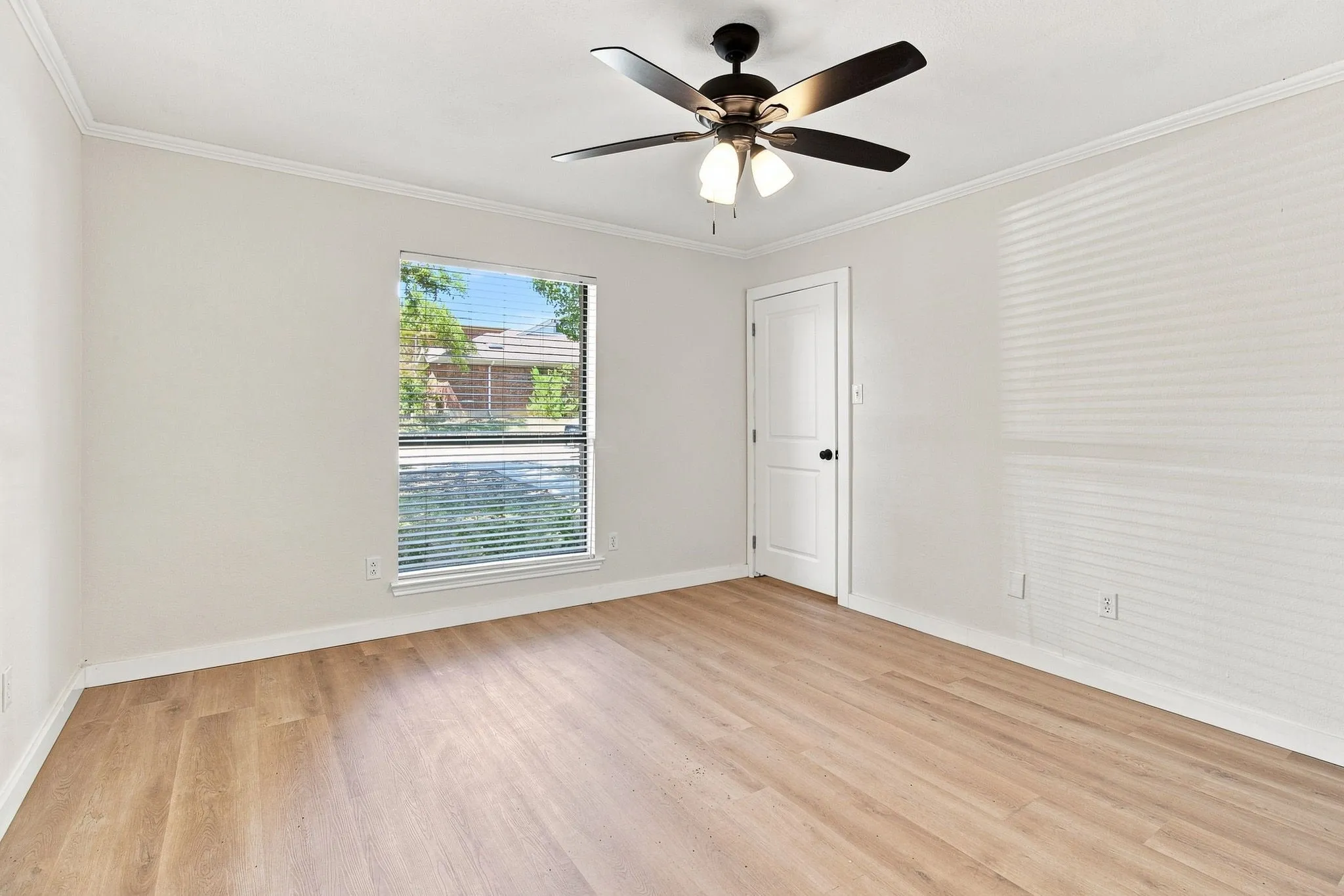 Single Family Residence For Sale in Denton County , 1308 Golden Gate Drive, Carrollton, Texas 75007, 3 Bedroom, 3 Bathroom, 2 Garage spaces, 1,653 Sqft, built in 1986, mls#21352595, Real Estate Agent in Carrollton, Homes For Sale in Denton county, Homes For Sale in Carrollton, Realtor in Carrollton Texas, Real Estate Brokerage Independent Realty Texas, Luminita Cordes Realtor