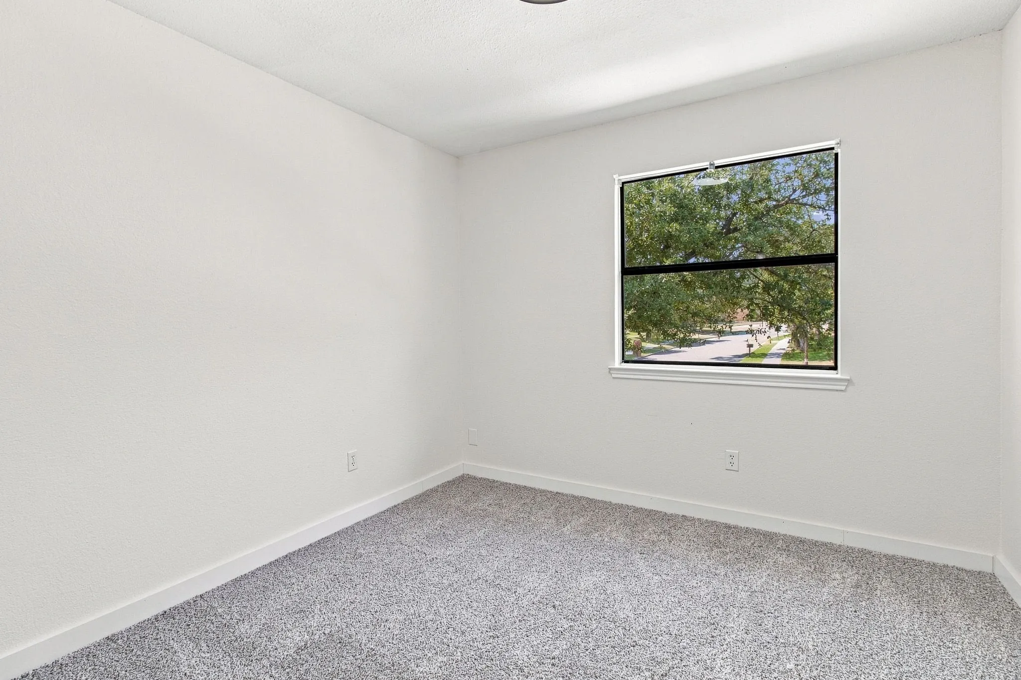Single Family Residence For Sale in Denton County , 1308 Golden Gate Drive, Carrollton, Texas 75007, 3 Bedroom, 3 Bathroom, 2 Garage spaces, 1,653 Sqft, built in 1986, mls#21352595, Real Estate Agent in Carrollton, Homes For Sale in Denton county, Homes For Sale in Carrollton, Realtor in Carrollton Texas, Real Estate Brokerage Independent Realty Texas, Luminita Cordes Realtor