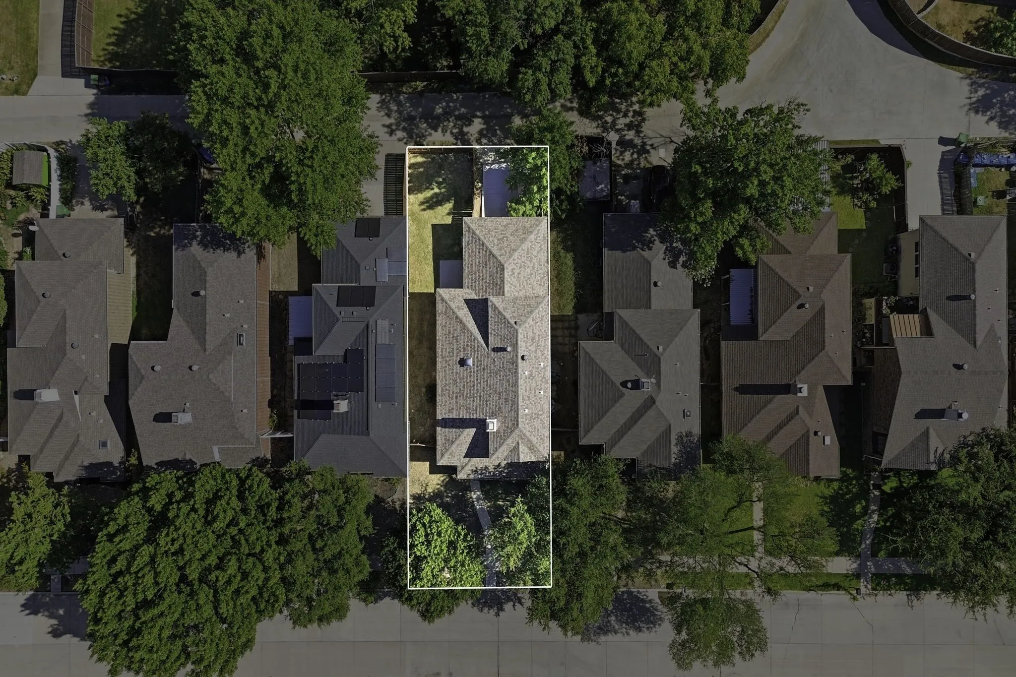 Single Family Residence For Sale in Denton County , 1308 Golden Gate Drive, Carrollton, Texas 75007, 3 Bedroom, 3 Bathroom, 2 Garage spaces, 1,653 Sqft, built in 1986, mls#21352595, Real Estate Agent in Carrollton, Homes For Sale in Denton county, Homes For Sale in Carrollton, Realtor in Carrollton Texas, Real Estate Brokerage Independent Realty Texas, Luminita Cordes Realtor