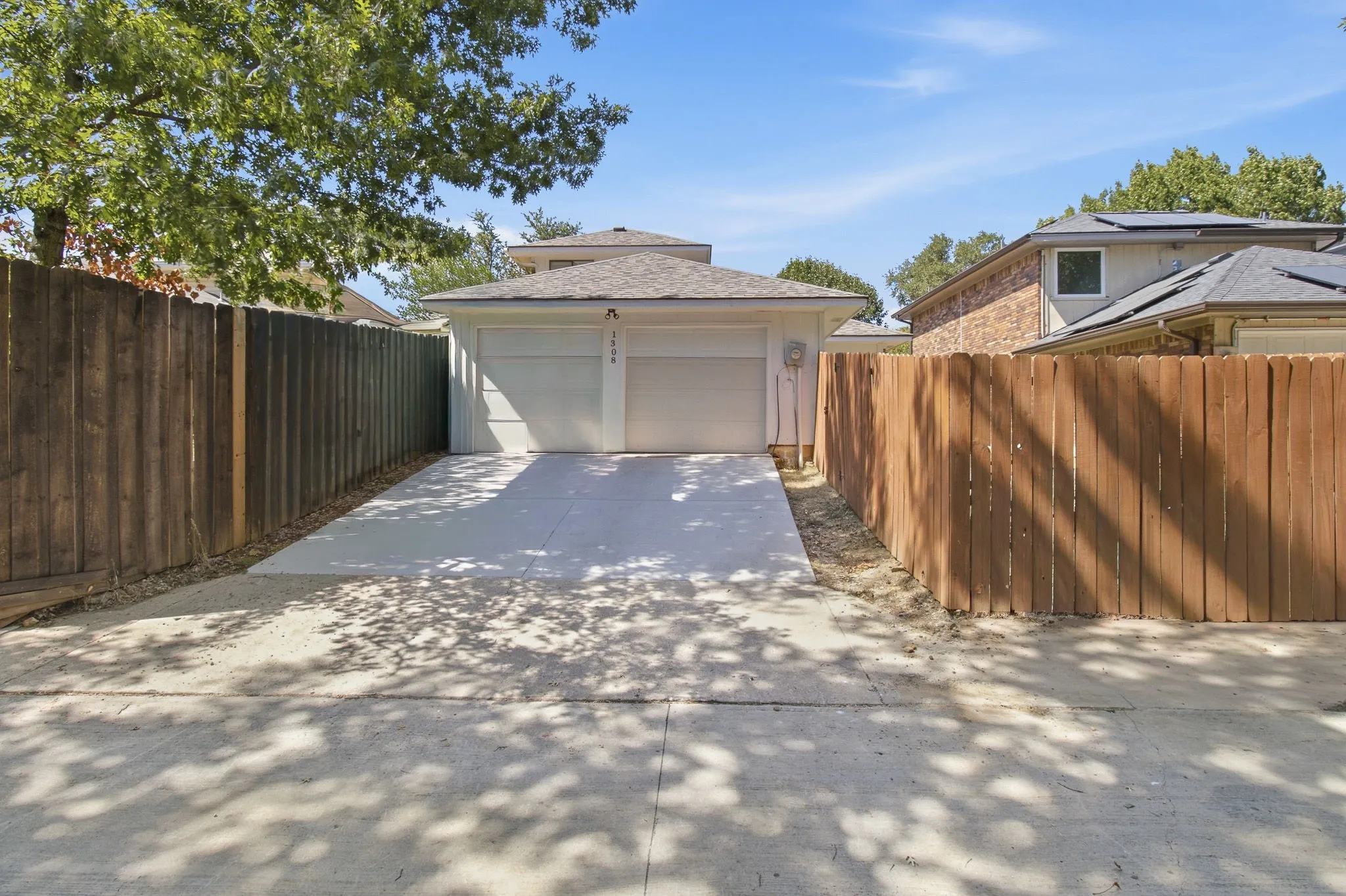 Single Family Residence For Sale in Denton County , 1308 Golden Gate Drive, Carrollton, Texas 75007, 3 Bedroom, 3 Bathroom, 2 Garage spaces, 1,653 Sqft, built in 1986, mls#21352595, Real Estate Agent in Carrollton, Homes For Sale in Denton county, Homes For Sale in Carrollton, Realtor in Carrollton Texas, Real Estate Brokerage Independent Realty Texas, Luminita Cordes Realtor