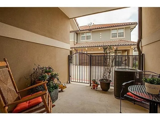 PLEASE NOTE HOME IS UNFURNISHED;STAGED FOR PHOTOS.
