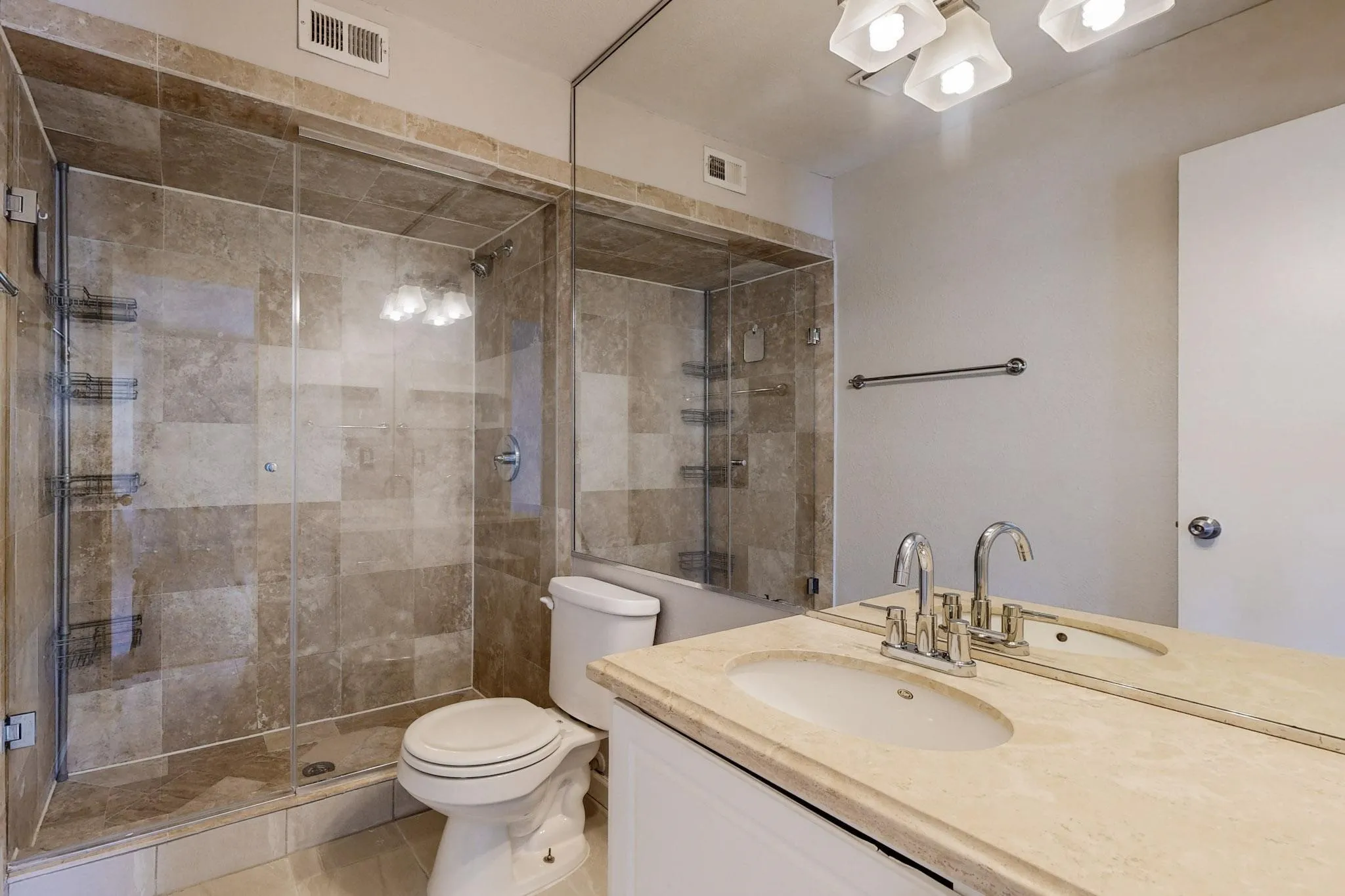 Condominium For Sale in Dallas County , 5916 Sandhurst Lane 234, Dallas, Texas 75206, 2 Bedroom, 2 Bathroom, Garage spaces, 1,050 Sqft, built in 1967, mls#21360524, Real Estate Agent in Dallas, Homes For Sale in Dallas county, Homes For Sale in Dallas, Realtor in Dallas Texas, Real Estate Brokerage Independent Realty Texas, Luminita Cordes Realtor