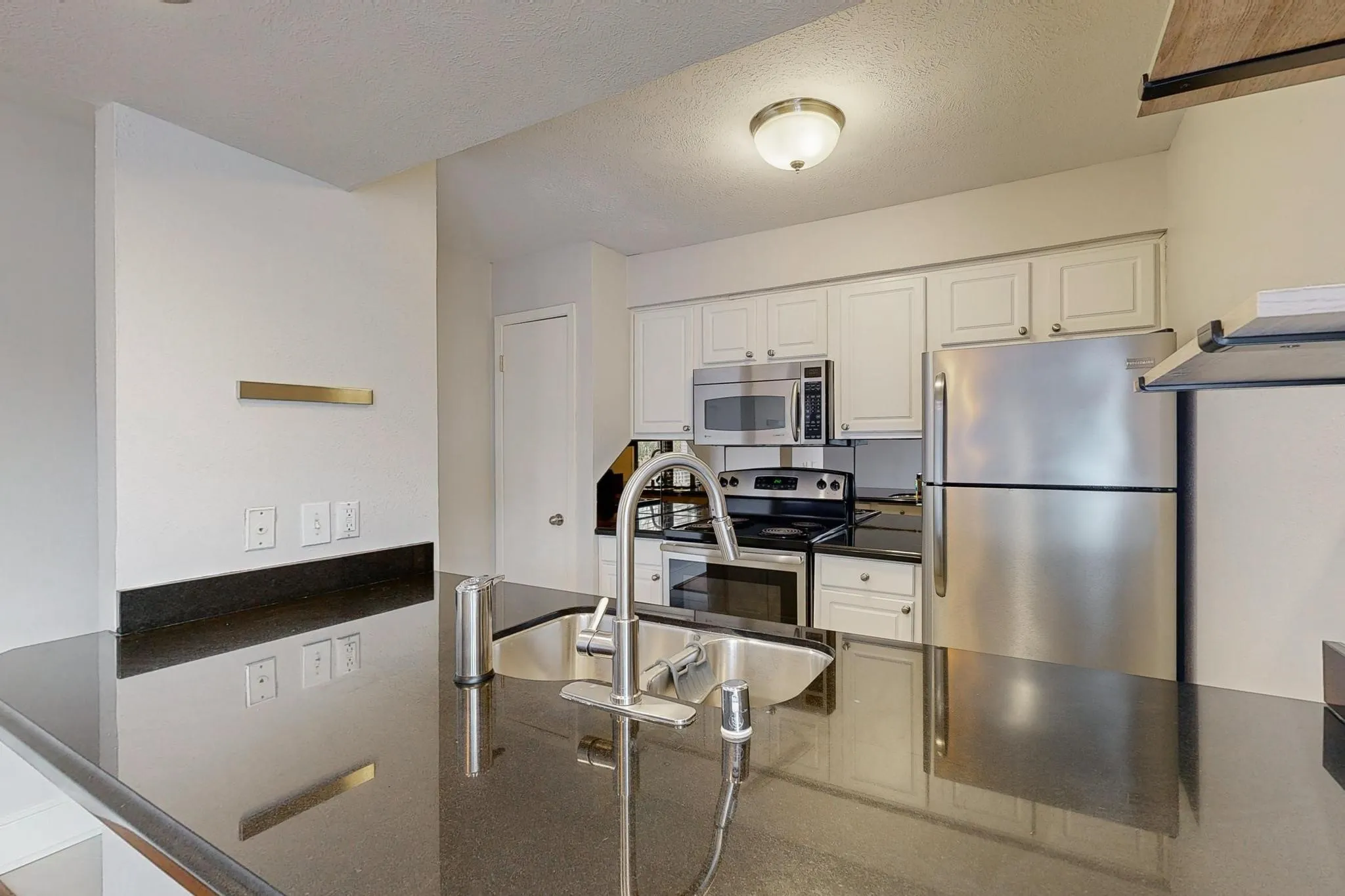 Condominium For Sale in Dallas County , 5916 Sandhurst Lane 234, Dallas, Texas 75206, 2 Bedroom, 2 Bathroom, Garage spaces, 1,050 Sqft, built in 1967, mls#21360524, Real Estate Agent in Dallas, Homes For Sale in Dallas county, Homes For Sale in Dallas, Realtor in Dallas Texas, Real Estate Brokerage Independent Realty Texas, Luminita Cordes Realtor