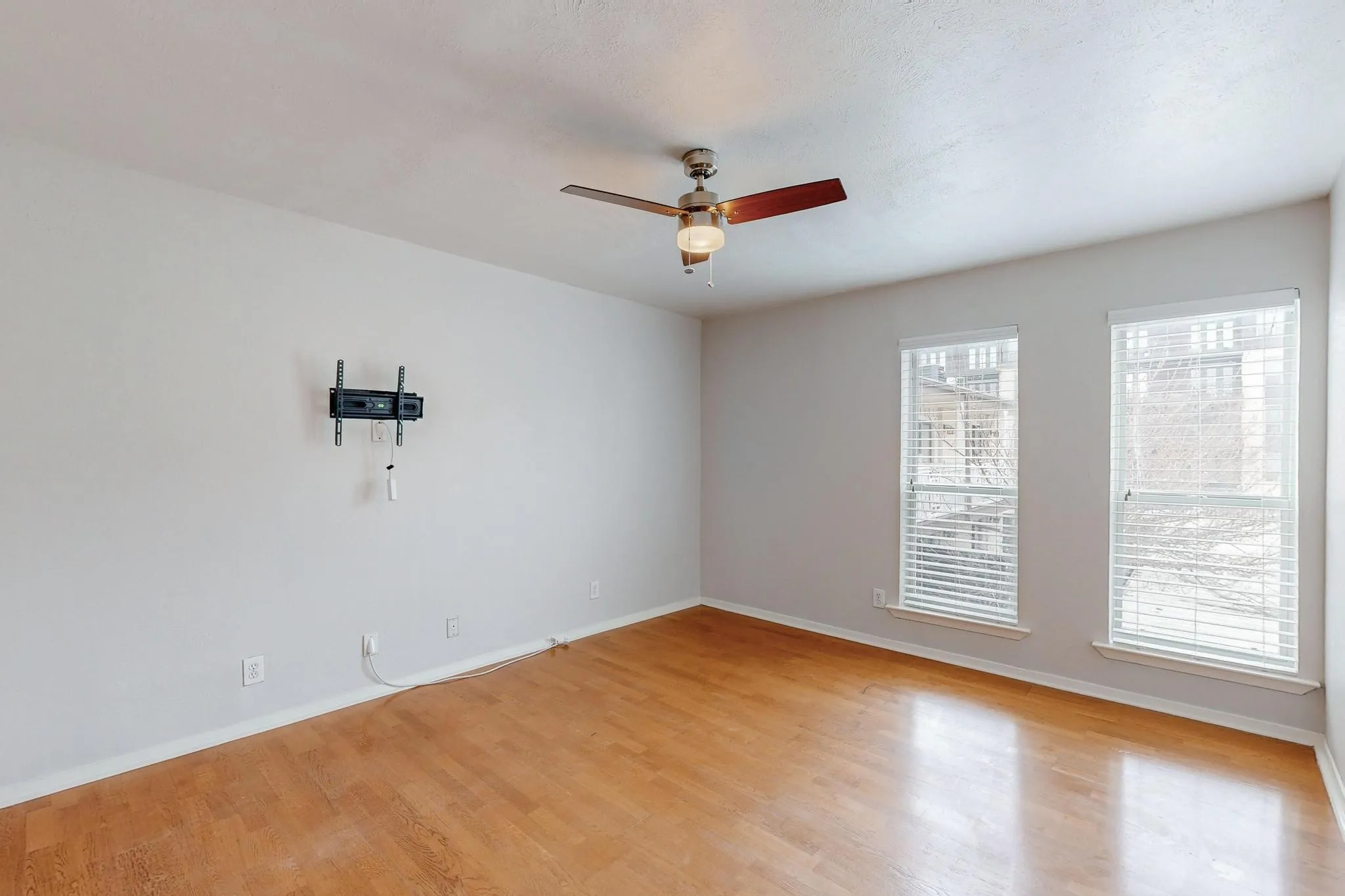 Condominium For Sale in Dallas County , 5916 Sandhurst Lane 234, Dallas, Texas 75206, 2 Bedroom, 2 Bathroom, Garage spaces, 1,050 Sqft, built in 1967, mls#21360524, Real Estate Agent in Dallas, Homes For Sale in Dallas county, Homes For Sale in Dallas, Realtor in Dallas Texas, Real Estate Brokerage Independent Realty Texas, Luminita Cordes Realtor