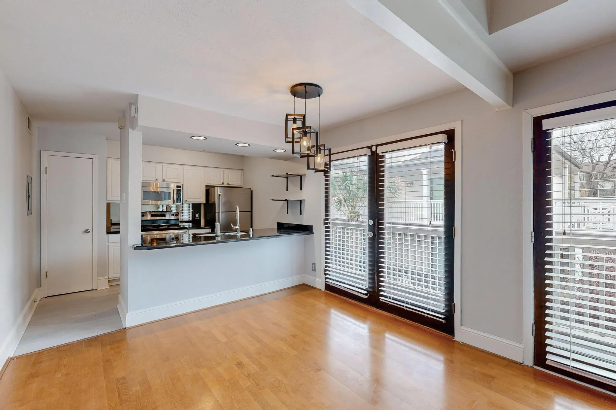 Condominium For Sale in Dallas County , 5916 Sandhurst Lane 234, Dallas, Texas 75206, 2 Bedroom, 2 Bathroom, Garage spaces, 1,050 Sqft, built in 1967, mls#21360524, Real Estate Agent in Dallas, Homes For Sale in Dallas county, Homes For Sale in Dallas, Realtor in Dallas Texas, Real Estate Brokerage Independent Realty Texas, Luminita Cordes Realtor