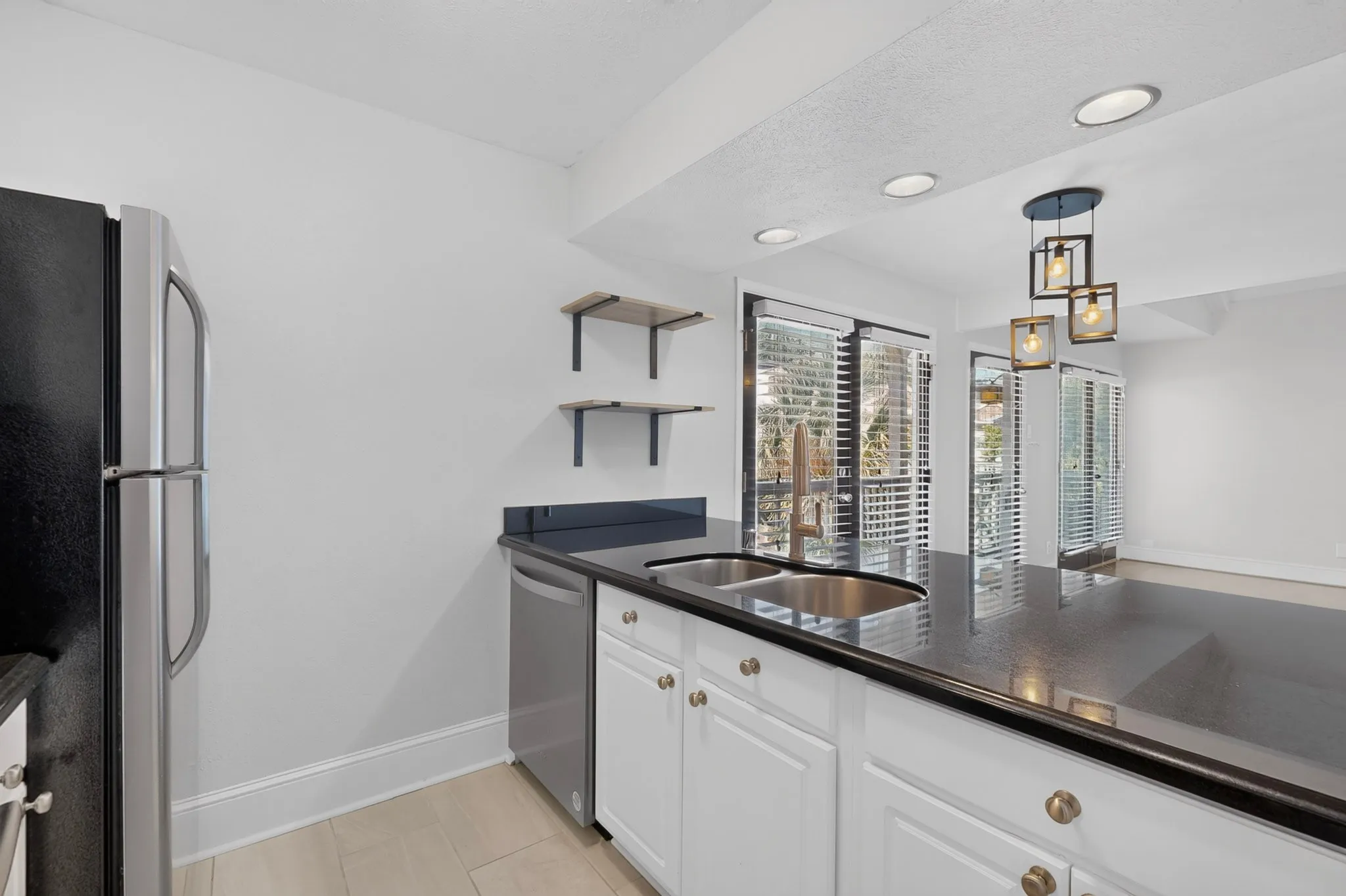 Condominium For Sale in Dallas County , 5916 Sandhurst Lane 234, Dallas, Texas 75206, 2 Bedroom, 2 Bathroom, Garage spaces, 1,050 Sqft, built in 1967, mls#21360524, Real Estate Agent in Dallas, Homes For Sale in Dallas county, Homes For Sale in Dallas, Realtor in Dallas Texas, Real Estate Brokerage Independent Realty Texas, Luminita Cordes Realtor