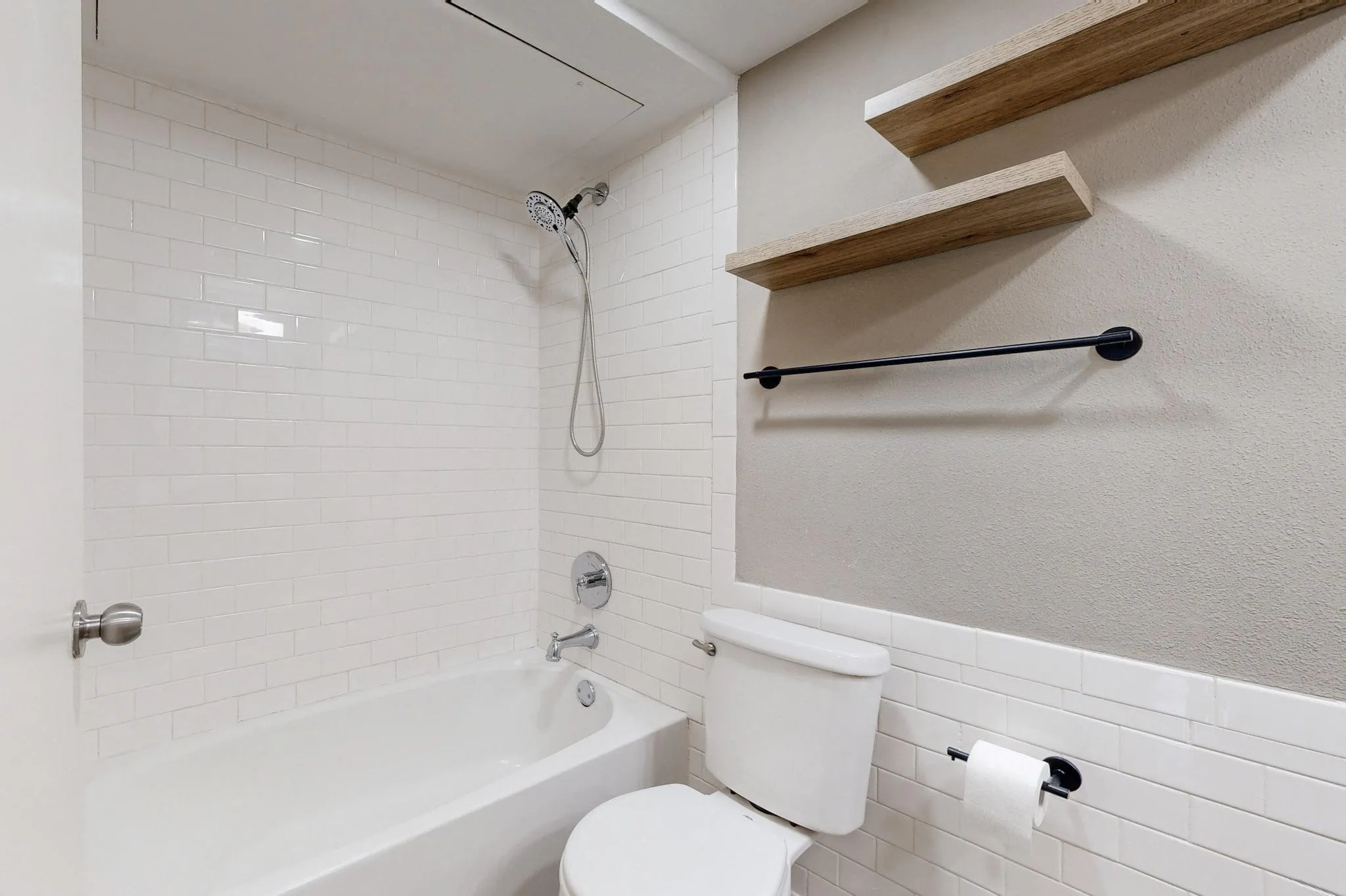 Condominium For Sale in Dallas County , 5916 Sandhurst Lane 234, Dallas, Texas 75206, 2 Bedroom, 2 Bathroom, Garage spaces, 1,050 Sqft, built in 1967, mls#21360524, Real Estate Agent in Dallas, Homes For Sale in Dallas county, Homes For Sale in Dallas, Realtor in Dallas Texas, Real Estate Brokerage Independent Realty Texas, Luminita Cordes Realtor