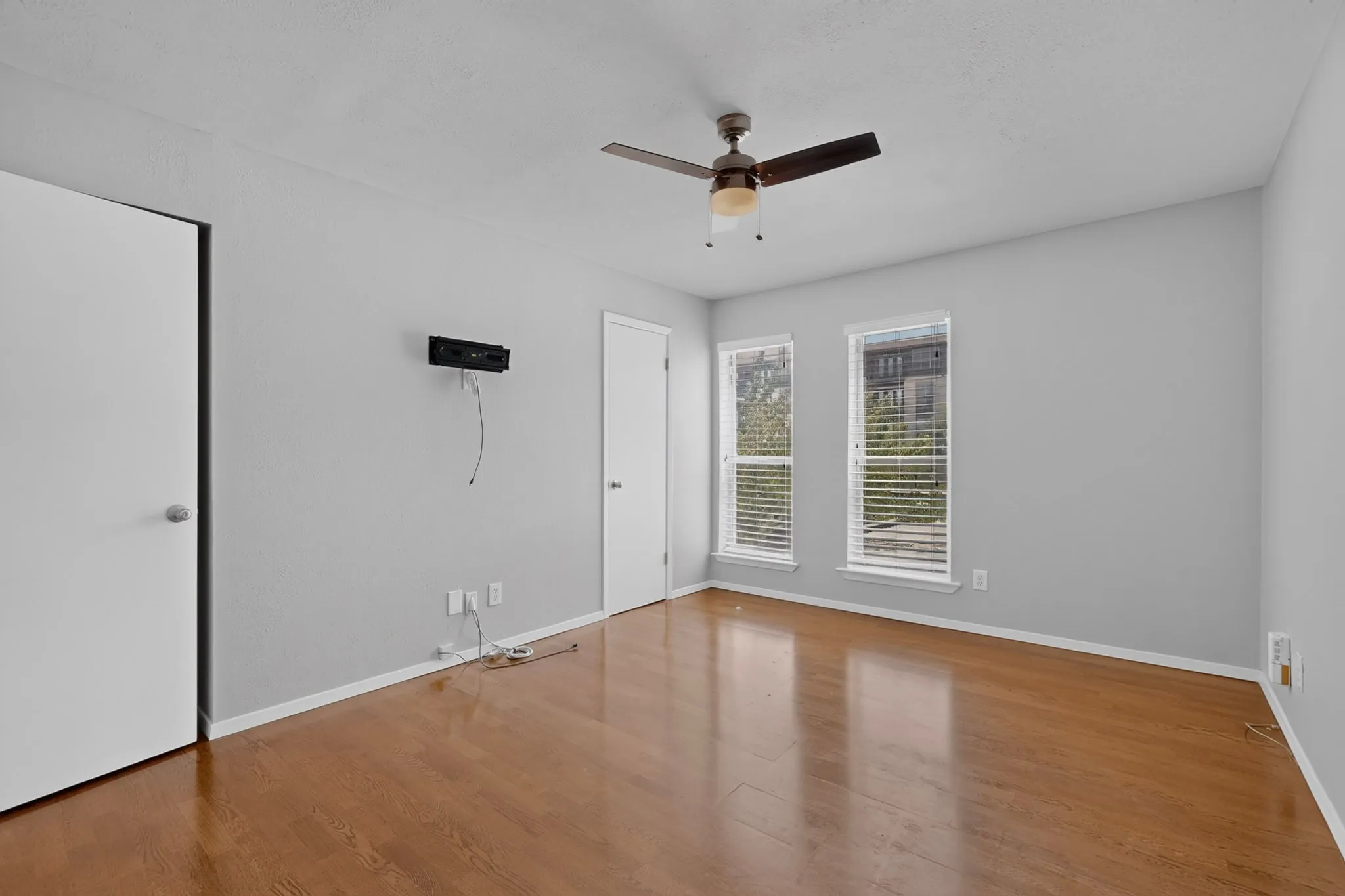 Condominium For Sale in Dallas County , 5916 Sandhurst Lane 234, Dallas, Texas 75206, 2 Bedroom, 2 Bathroom, Garage spaces, 1,050 Sqft, built in 1967, mls#21360524, Real Estate Agent in Dallas, Homes For Sale in Dallas county, Homes For Sale in Dallas, Realtor in Dallas Texas, Real Estate Brokerage Independent Realty Texas, Luminita Cordes Realtor