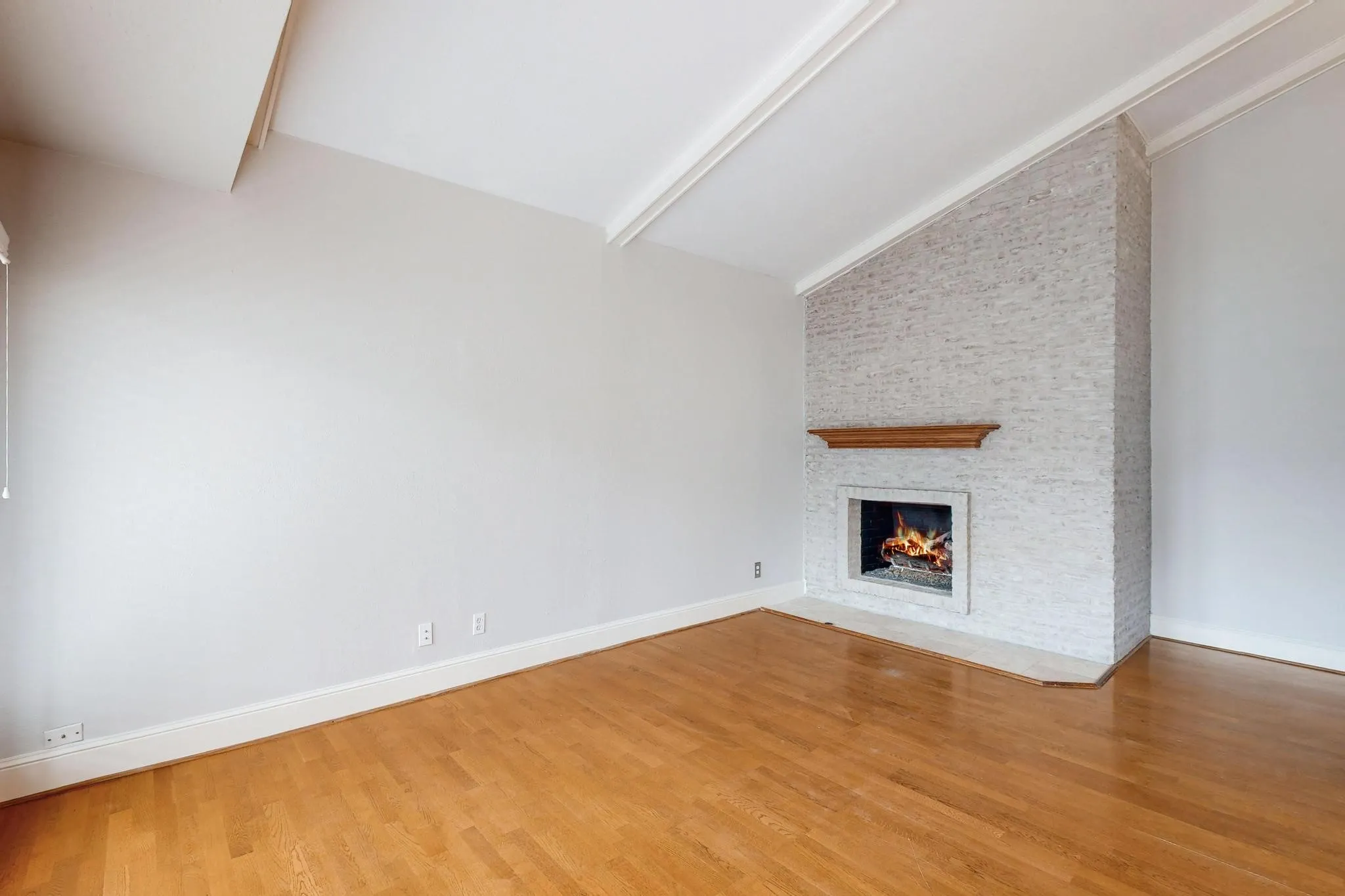 Condominium For Sale in Dallas County , 5916 Sandhurst Lane 234, Dallas, Texas 75206, 2 Bedroom, 2 Bathroom, Garage spaces, 1,050 Sqft, built in 1967, mls#21360524, Real Estate Agent in Dallas, Homes For Sale in Dallas county, Homes For Sale in Dallas, Realtor in Dallas Texas, Real Estate Brokerage Independent Realty Texas, Luminita Cordes Realtor