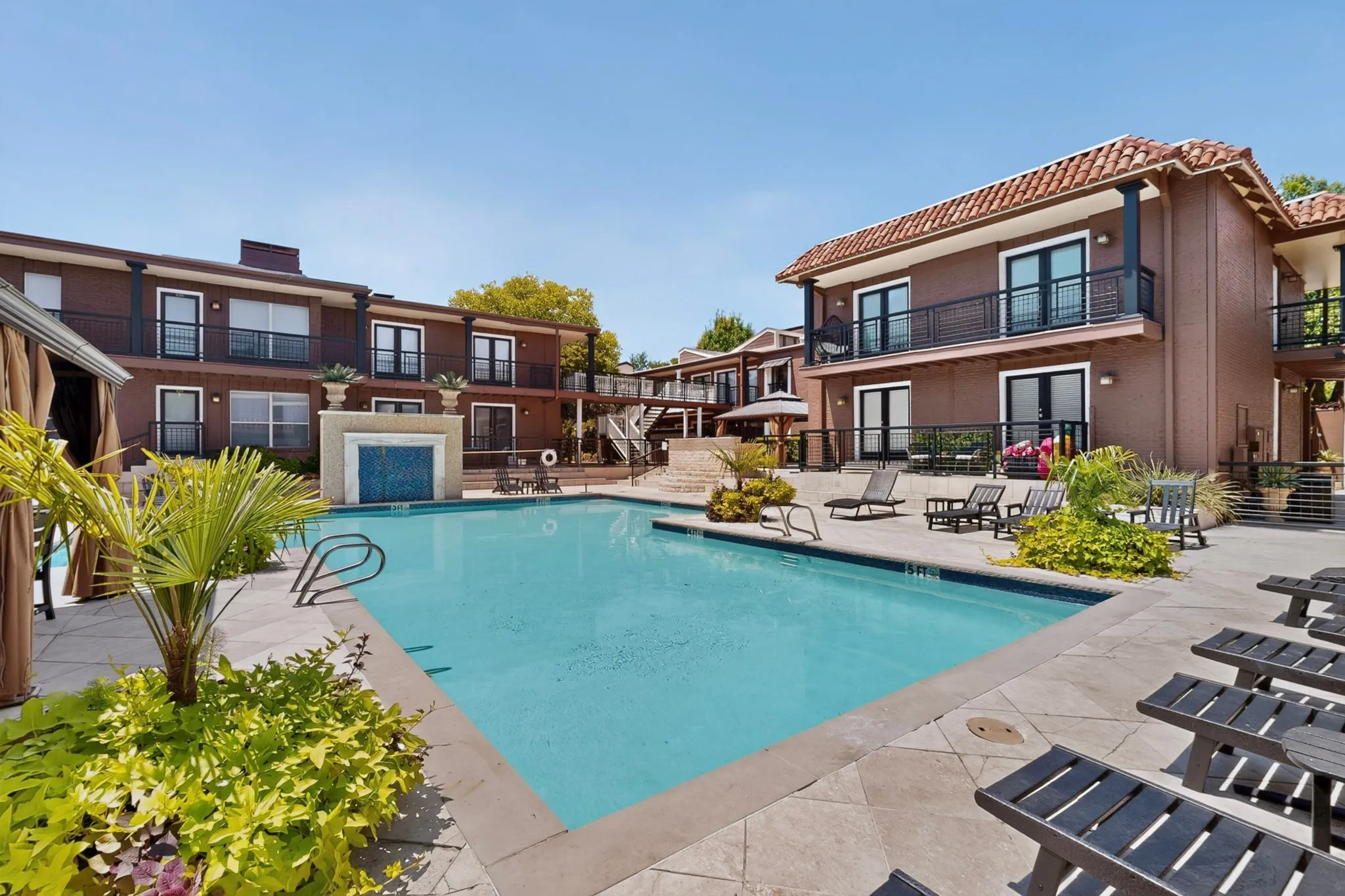 Condominium For Sale in Dallas County , 5916 Sandhurst Lane 234, Dallas, Texas 75206, 2 Bedroom, 2 Bathroom, Garage spaces, 1,050 Sqft, built in 1967, mls#21360524, Real Estate Agent in Dallas, Homes For Sale in Dallas county, Homes For Sale in Dallas, Realtor in Dallas Texas, Real Estate Brokerage Independent Realty Texas, Luminita Cordes Realtor