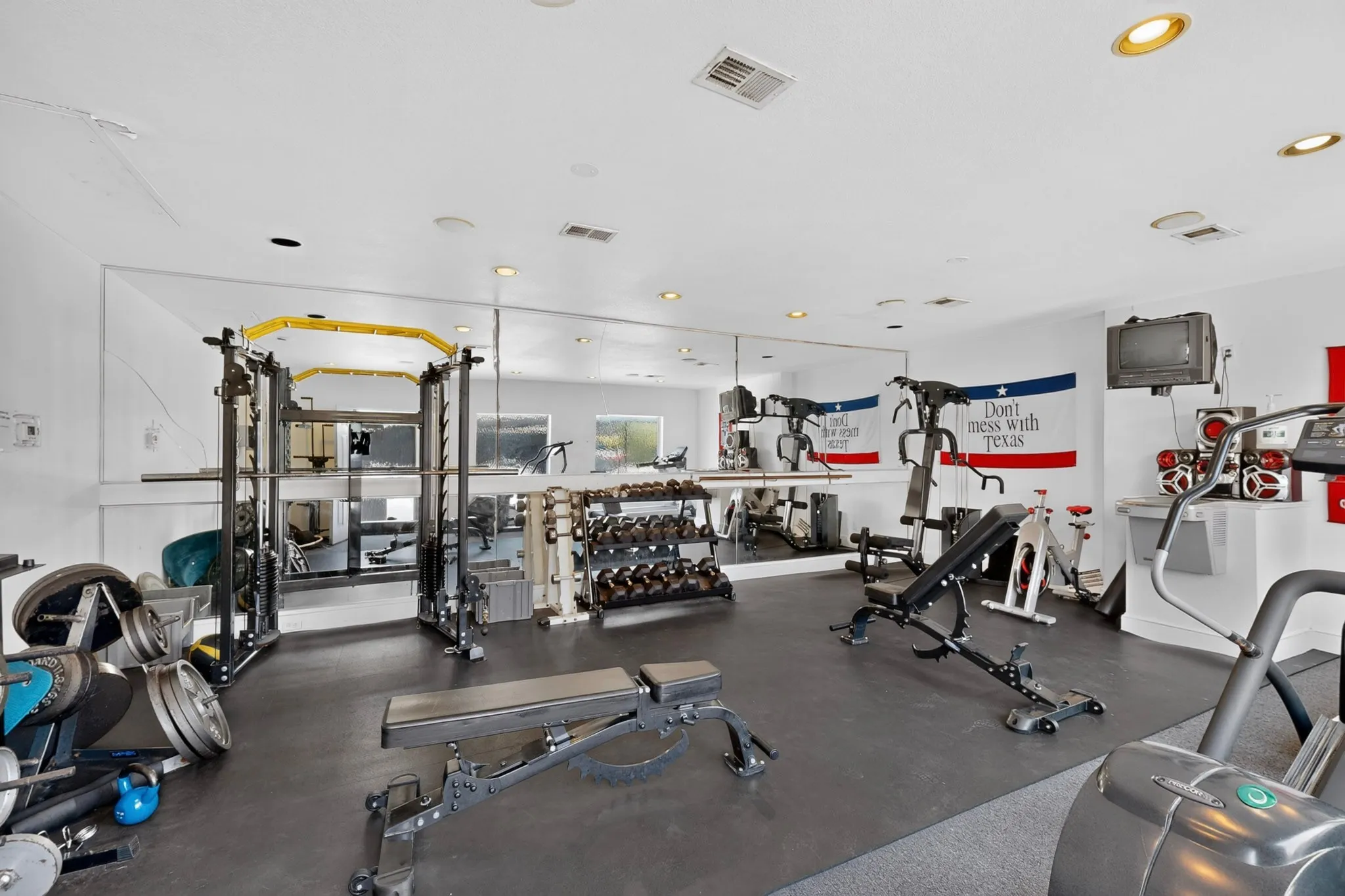 Condominium For Sale in Dallas County , 5916 Sandhurst Lane 234, Dallas, Texas 75206, 2 Bedroom, 2 Bathroom, Garage spaces, 1,050 Sqft, built in 1967, mls#21360524, Real Estate Agent in Dallas, Homes For Sale in Dallas county, Homes For Sale in Dallas, Realtor in Dallas Texas, Real Estate Brokerage Independent Realty Texas, Luminita Cordes Realtor