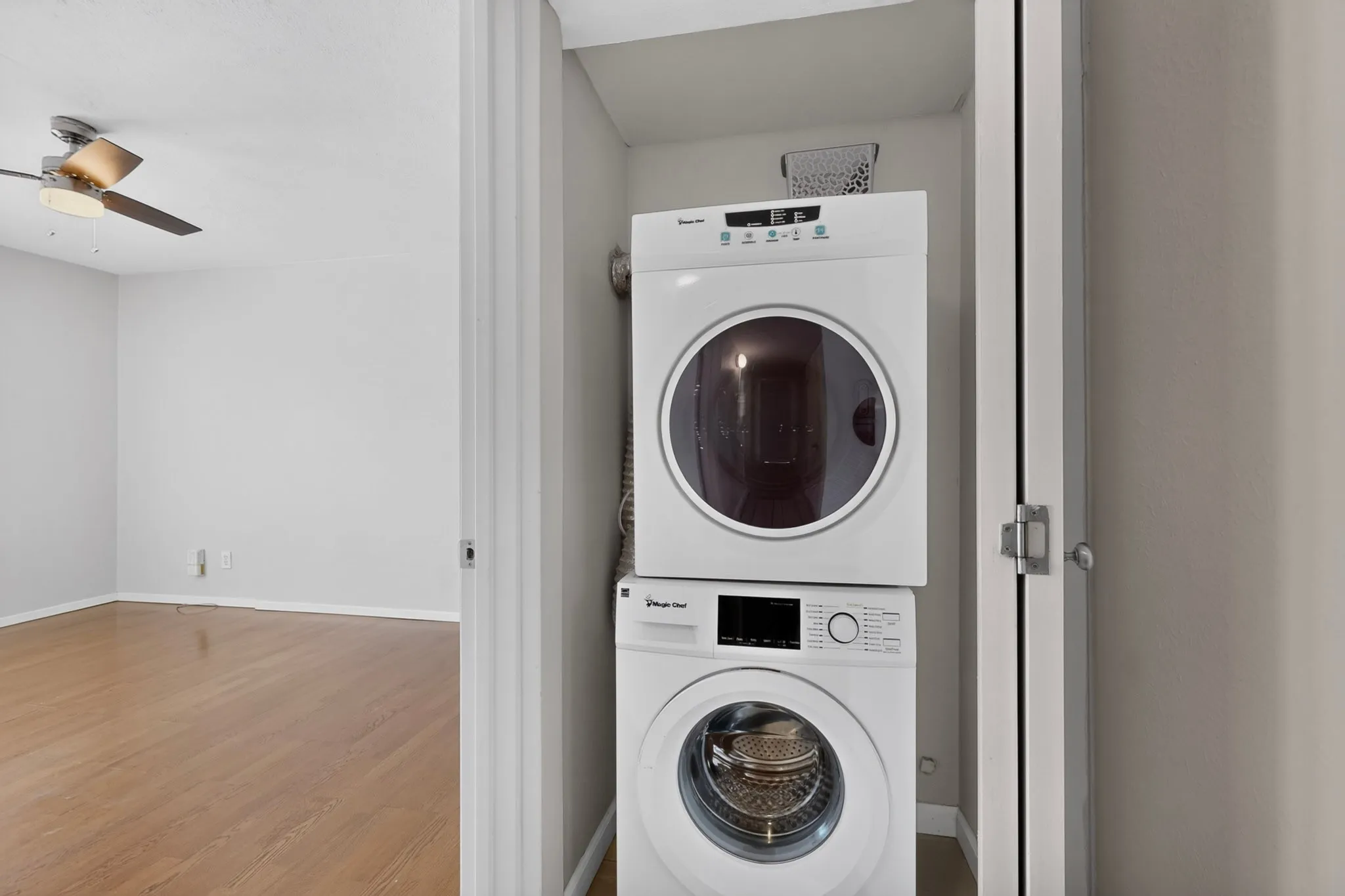 Condominium For Sale in Dallas County , 5916 Sandhurst Lane 234, Dallas, Texas 75206, 2 Bedroom, 2 Bathroom, Garage spaces, 1,050 Sqft, built in 1967, mls#21360524, Real Estate Agent in Dallas, Homes For Sale in Dallas county, Homes For Sale in Dallas, Realtor in Dallas Texas, Real Estate Brokerage Independent Realty Texas, Luminita Cordes Realtor