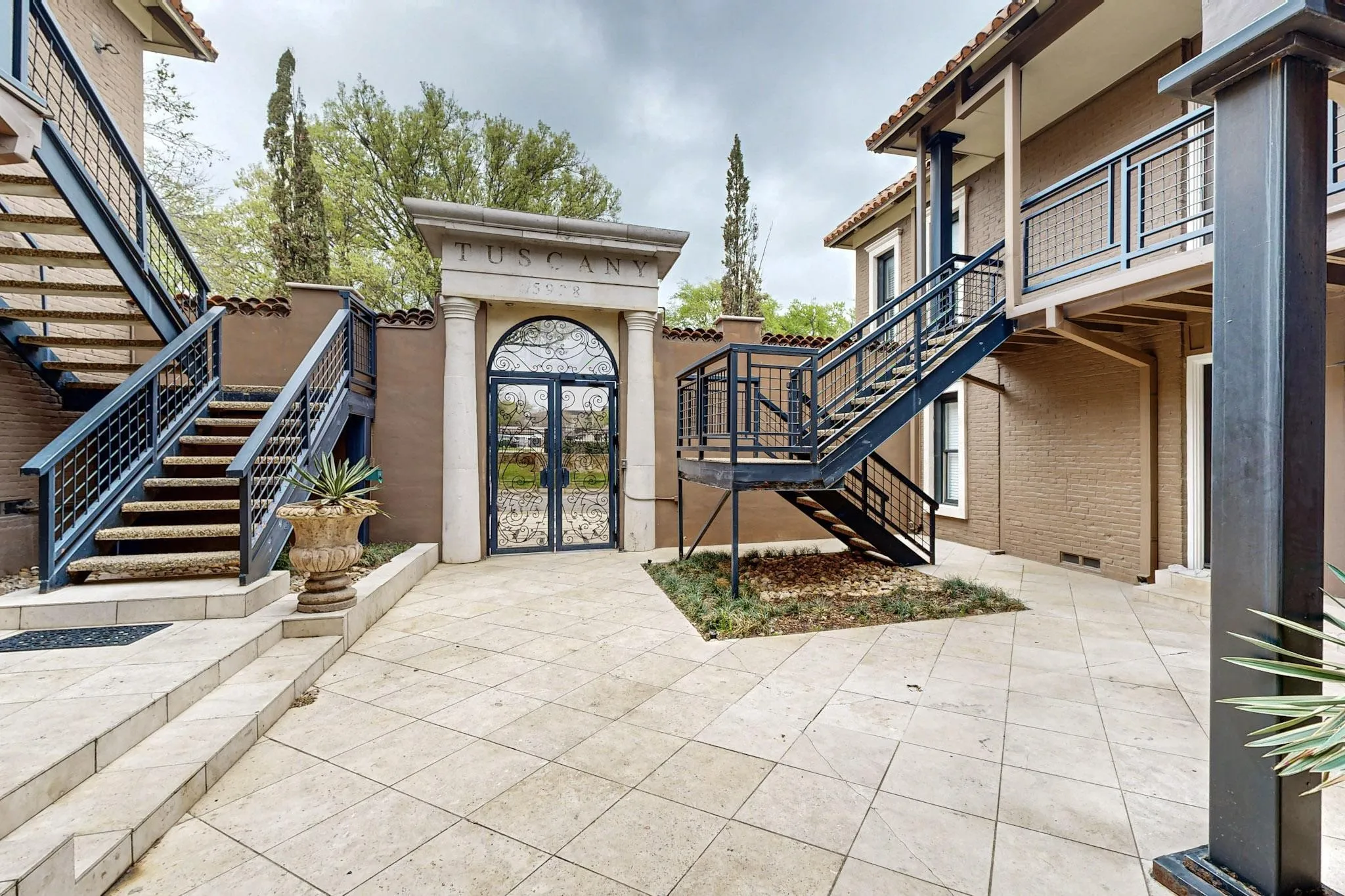 Condominium For Sale in Dallas County , 5916 Sandhurst Lane 234, Dallas, Texas 75206, 2 Bedroom, 2 Bathroom, Garage spaces, 1,050 Sqft, built in 1967, mls#21360524, Real Estate Agent in Dallas, Homes For Sale in Dallas county, Homes For Sale in Dallas, Realtor in Dallas Texas, Real Estate Brokerage Independent Realty Texas, Luminita Cordes Realtor