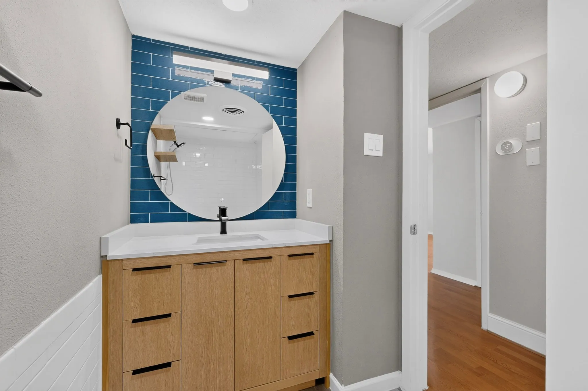 Condominium For Sale in Dallas County , 5916 Sandhurst Lane 234, Dallas, Texas 75206, 2 Bedroom, 2 Bathroom, Garage spaces, 1,050 Sqft, built in 1967, mls#21360524, Real Estate Agent in Dallas, Homes For Sale in Dallas county, Homes For Sale in Dallas, Realtor in Dallas Texas, Real Estate Brokerage Independent Realty Texas, Luminita Cordes Realtor