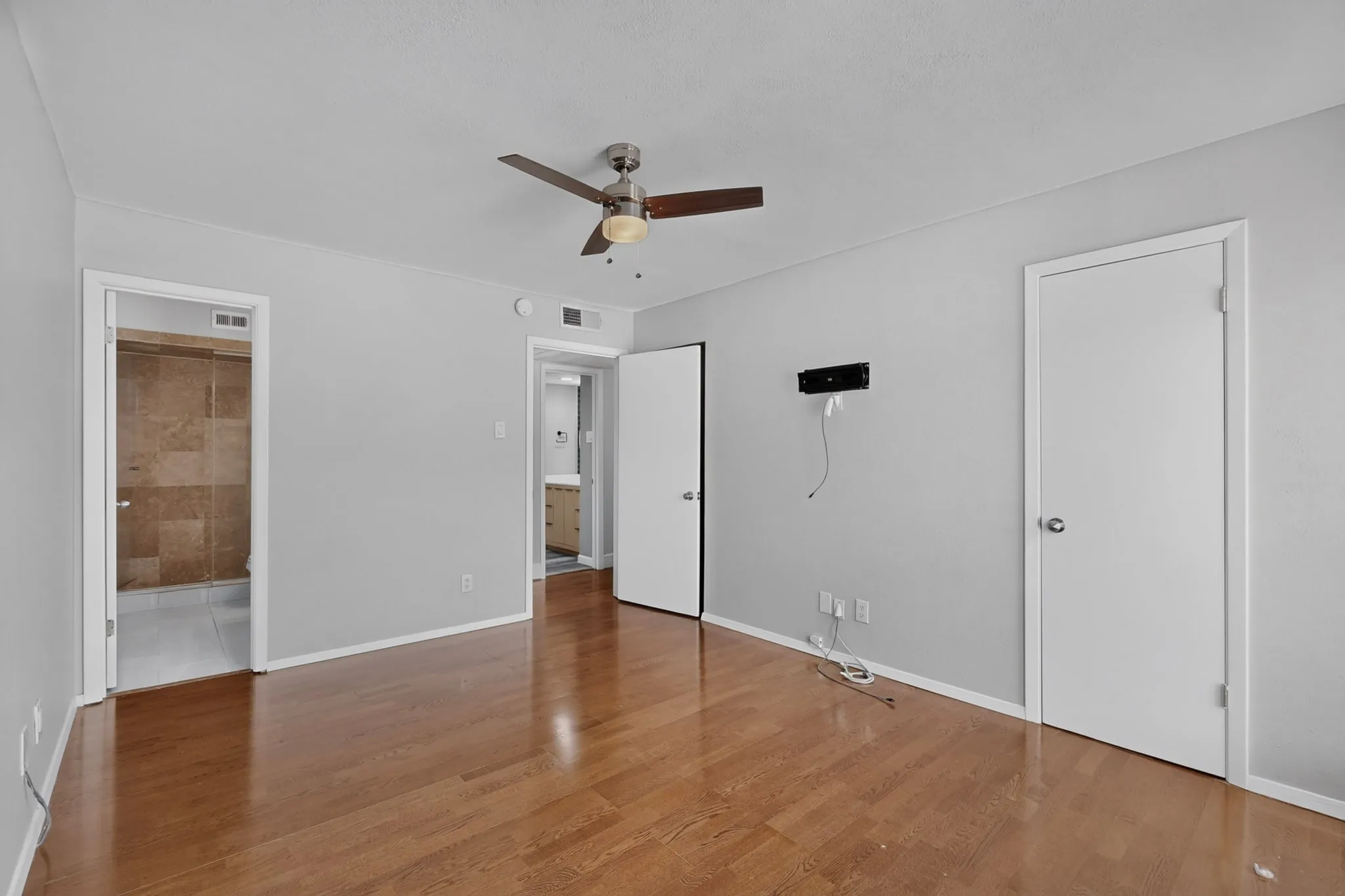 Condominium For Sale in Dallas County , 5916 Sandhurst Lane 234, Dallas, Texas 75206, 2 Bedroom, 2 Bathroom, Garage spaces, 1,050 Sqft, built in 1967, mls#21360524, Real Estate Agent in Dallas, Homes For Sale in Dallas county, Homes For Sale in Dallas, Realtor in Dallas Texas, Real Estate Brokerage Independent Realty Texas, Luminita Cordes Realtor