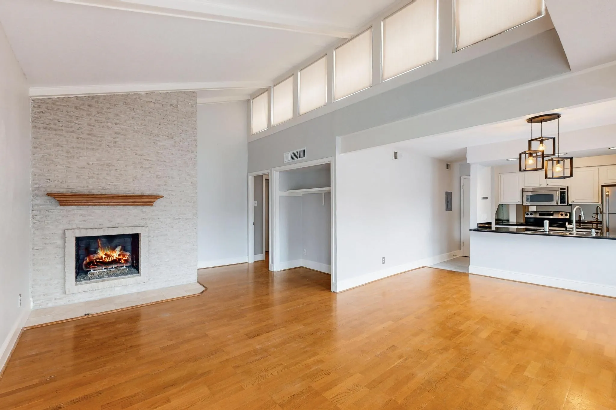 Condominium For Sale in Dallas County , 5916 Sandhurst Lane 234, Dallas, Texas 75206, 2 Bedroom, 2 Bathroom, Garage spaces, 1,050 Sqft, built in 1967, mls#21360524, Real Estate Agent in Dallas, Homes For Sale in Dallas county, Homes For Sale in Dallas, Realtor in Dallas Texas, Real Estate Brokerage Independent Realty Texas, Luminita Cordes Realtor