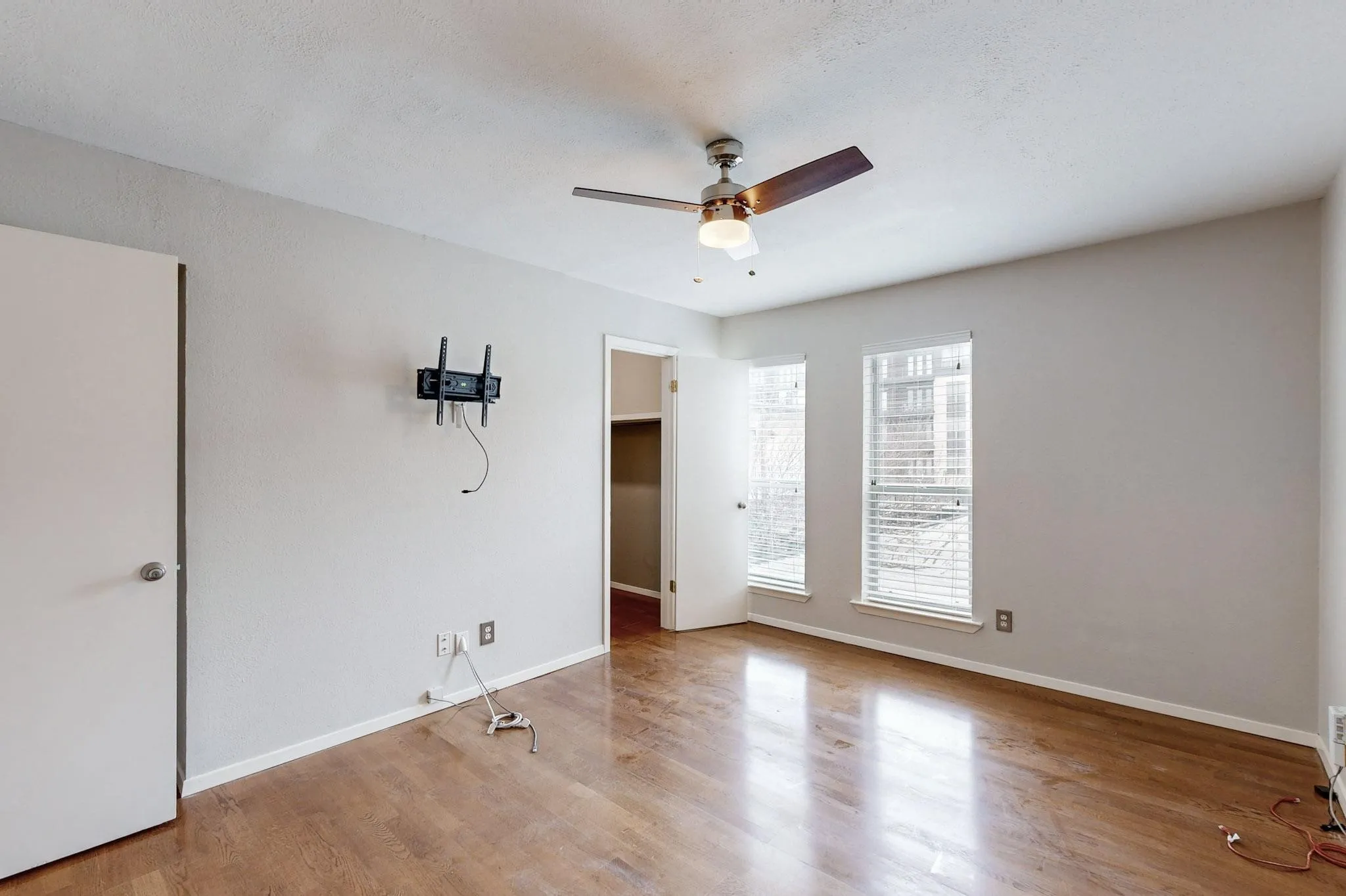 Condominium For Sale in Dallas County , 5916 Sandhurst Lane 234, Dallas, Texas 75206, 2 Bedroom, 2 Bathroom, Garage spaces, 1,050 Sqft, built in 1967, mls#21360524, Real Estate Agent in Dallas, Homes For Sale in Dallas county, Homes For Sale in Dallas, Realtor in Dallas Texas, Real Estate Brokerage Independent Realty Texas, Luminita Cordes Realtor