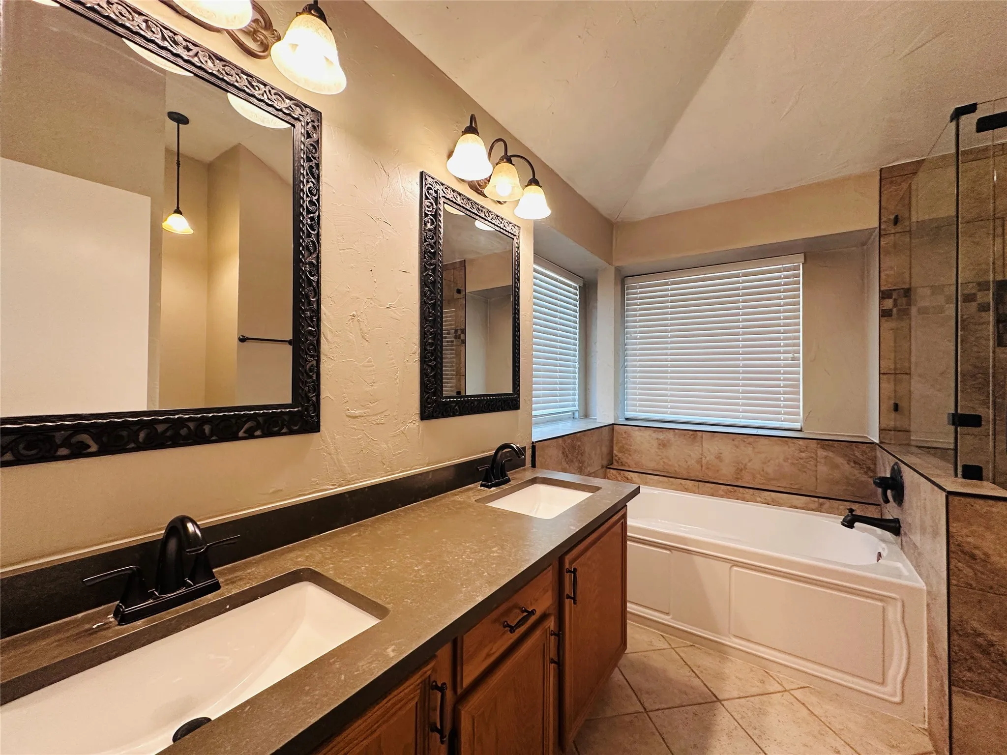 Single Family Residence For Sale in Dallas County , 7510 Beverly Drive, Rowlett, Texas 75089, 4 Bedroom, 2 Bathroom, 2 Garage spaces, 1,760 Sqft, built in 1987, mls#21359925, Real Estate Agent in Rowlett, Homes For Sale in Dallas county, Homes For Sale in Rowlett, Realtor in Rowlett Texas, Real Estate Brokerage Independent Realty Texas, Luminita Cordes Realtor