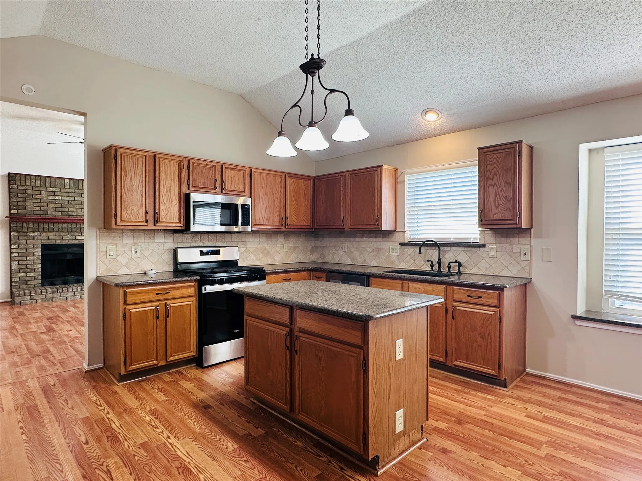 Single Family Residence For Sale in Dallas County , 7510 Beverly Drive, Rowlett, Texas 75089, 4 Bedroom, 2 Bathroom, 2 Garage spaces, 1,760 Sqft, built in 1987, mls#21359925, Real Estate Agent in Rowlett, Homes For Sale in Dallas county, Homes For Sale in Rowlett, Realtor in Rowlett Texas, Real Estate Brokerage Independent Realty Texas, Luminita Cordes Realtor
