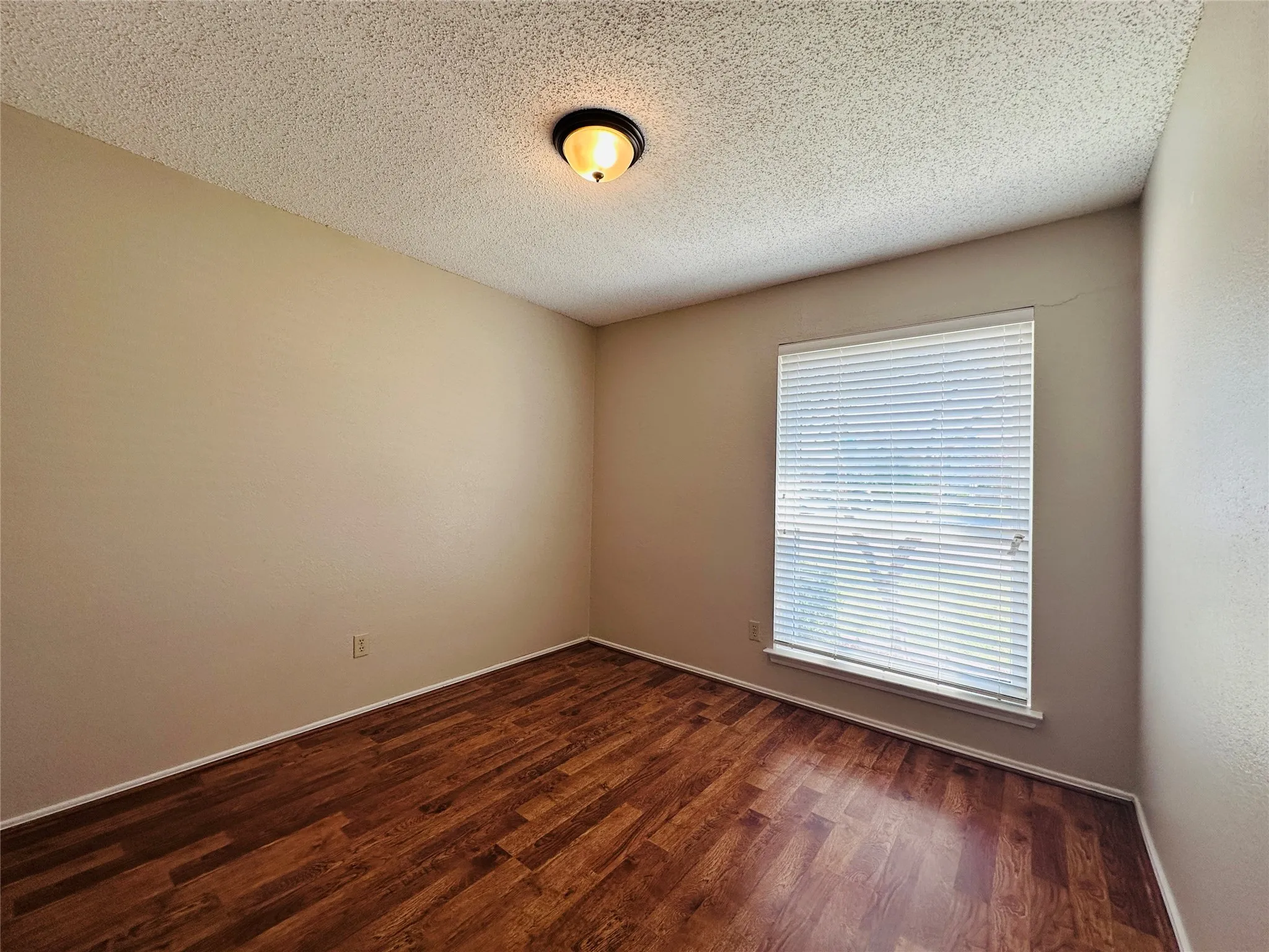Single Family Residence For Sale in Dallas County , 7510 Beverly Drive, Rowlett, Texas 75089, 4 Bedroom, 2 Bathroom, 2 Garage spaces, 1,760 Sqft, built in 1987, mls#21359925, Real Estate Agent in Rowlett, Homes For Sale in Dallas county, Homes For Sale in Rowlett, Realtor in Rowlett Texas, Real Estate Brokerage Independent Realty Texas, Luminita Cordes Realtor